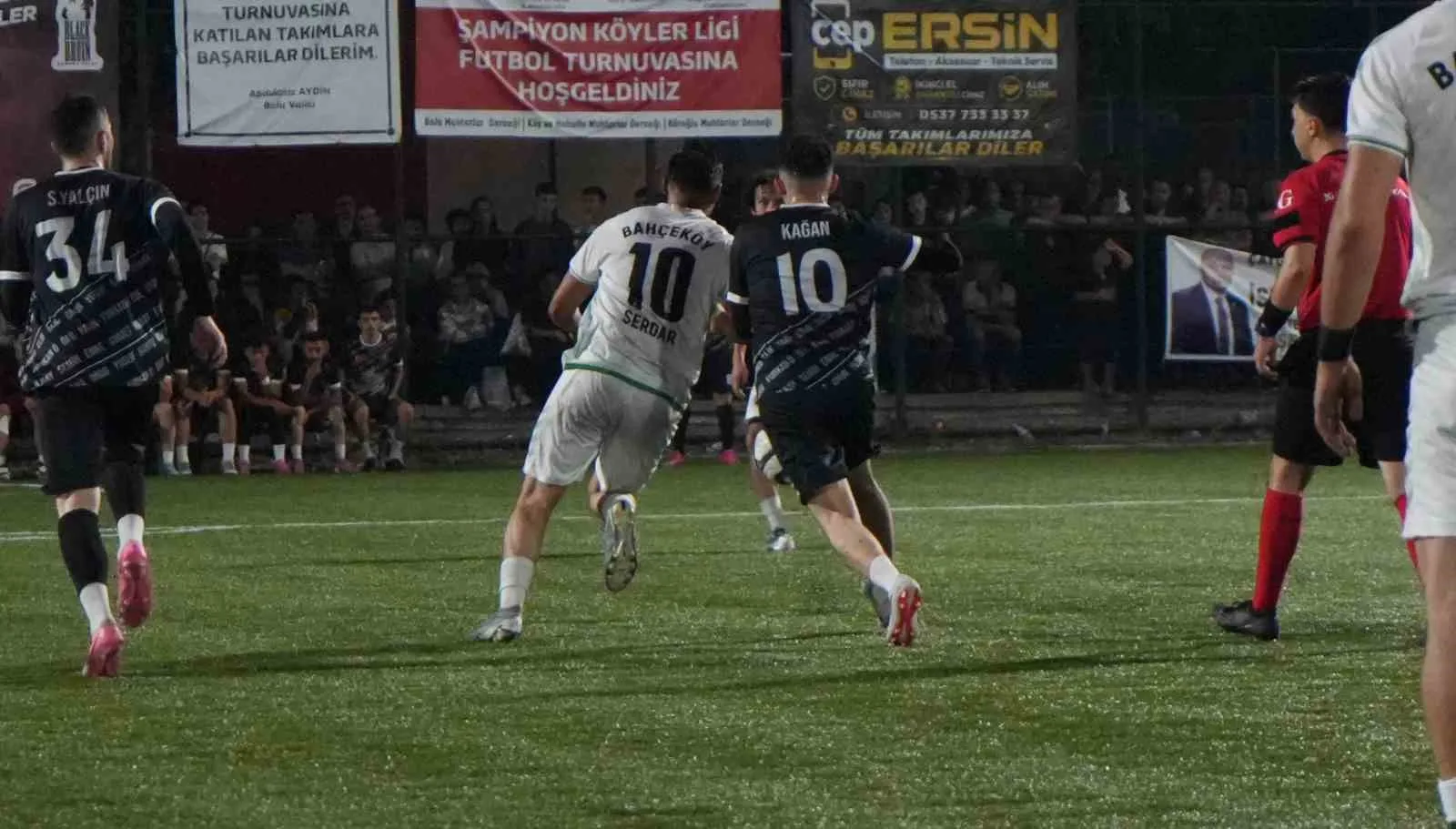 BOLU’DA BU YIL 5'İNCİSİ DÜZENLENEN VE 58 KÖY TAKIMININ KATILDIĞI ŞAMPİYON KÖYLER LİGİ FUTBOL TURNUVASI'NIN FİNALİNDE BAHÇEKÖY KÖYÜ'NÜ 2-1 MAĞLUP EDEN YUVA KÖYÜ ŞAMPİYON OLDU. BİNLERCE FUTBOLSEVERİN HEYECANLA TAKİP ETTİĞİ GECEDE KUPAYI KALDIRAN ŞAMPİYON BÜYÜK COŞKU YAŞARKEN, DERECEYE GİREN TAKIMLARA SİYASİLERDEN PARA ÖDÜLÜ YAĞDI.