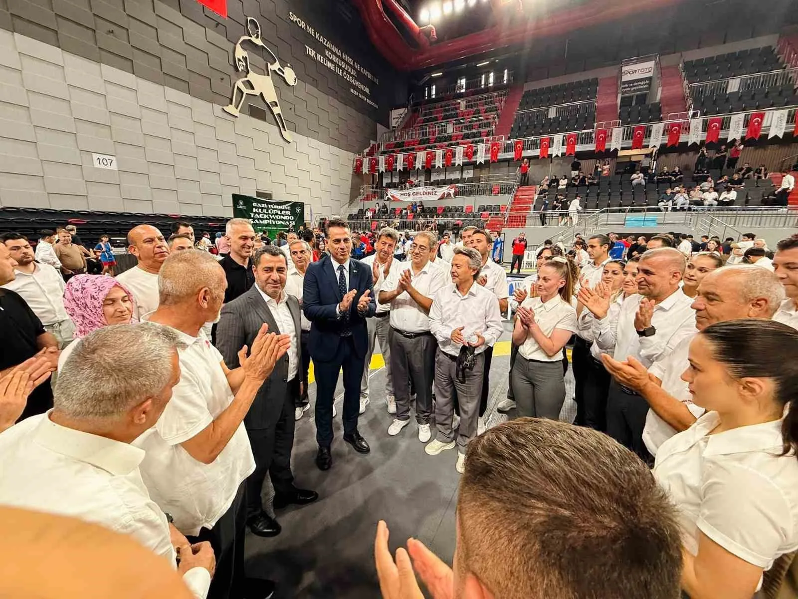 BOZGEYİK, SPORUN VE EĞİTİMİN ŞEHRİ GAZİANTEP İÇİN SAHA TEMASLARI ARALIKSIZ SÜRÜYOR