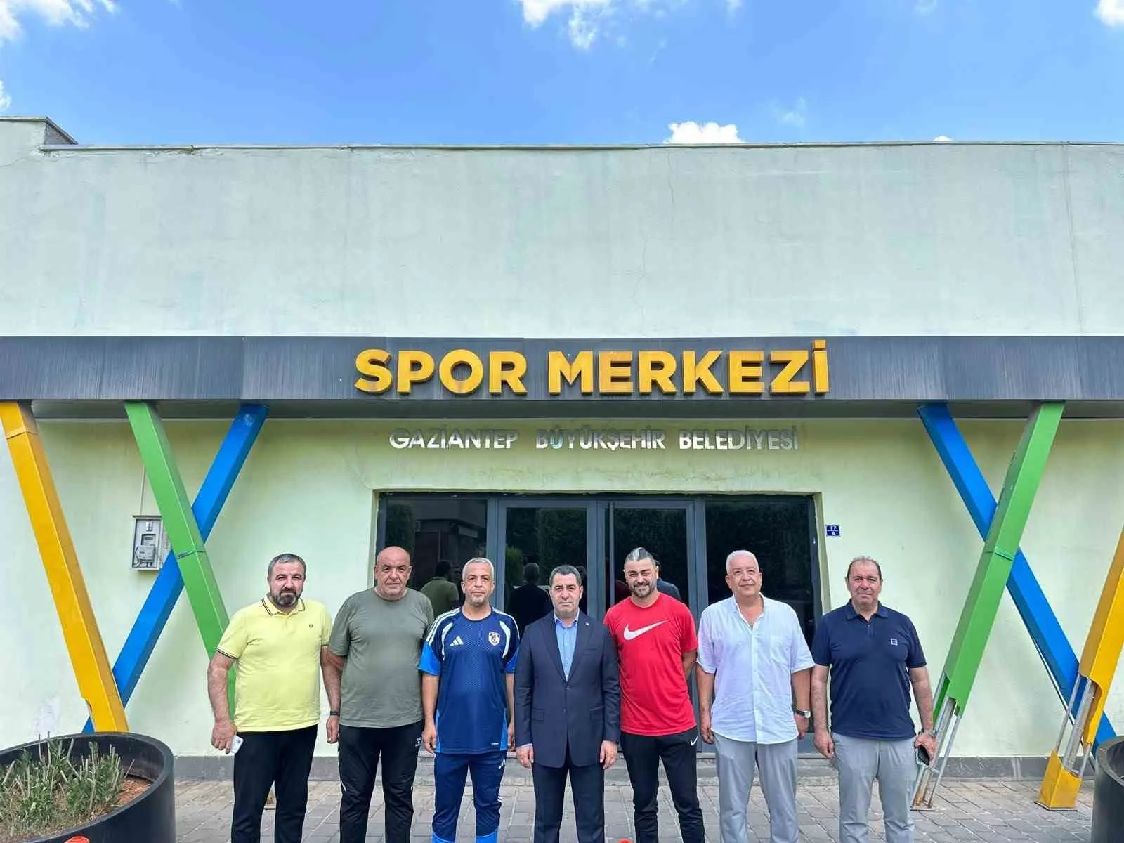 BOZGEYİK, SPORUN VE EĞİTİMİN ŞEHRİ GAZİANTEP İÇİN SAHA TEMASLARI ARALIKSIZ SÜRÜYOR