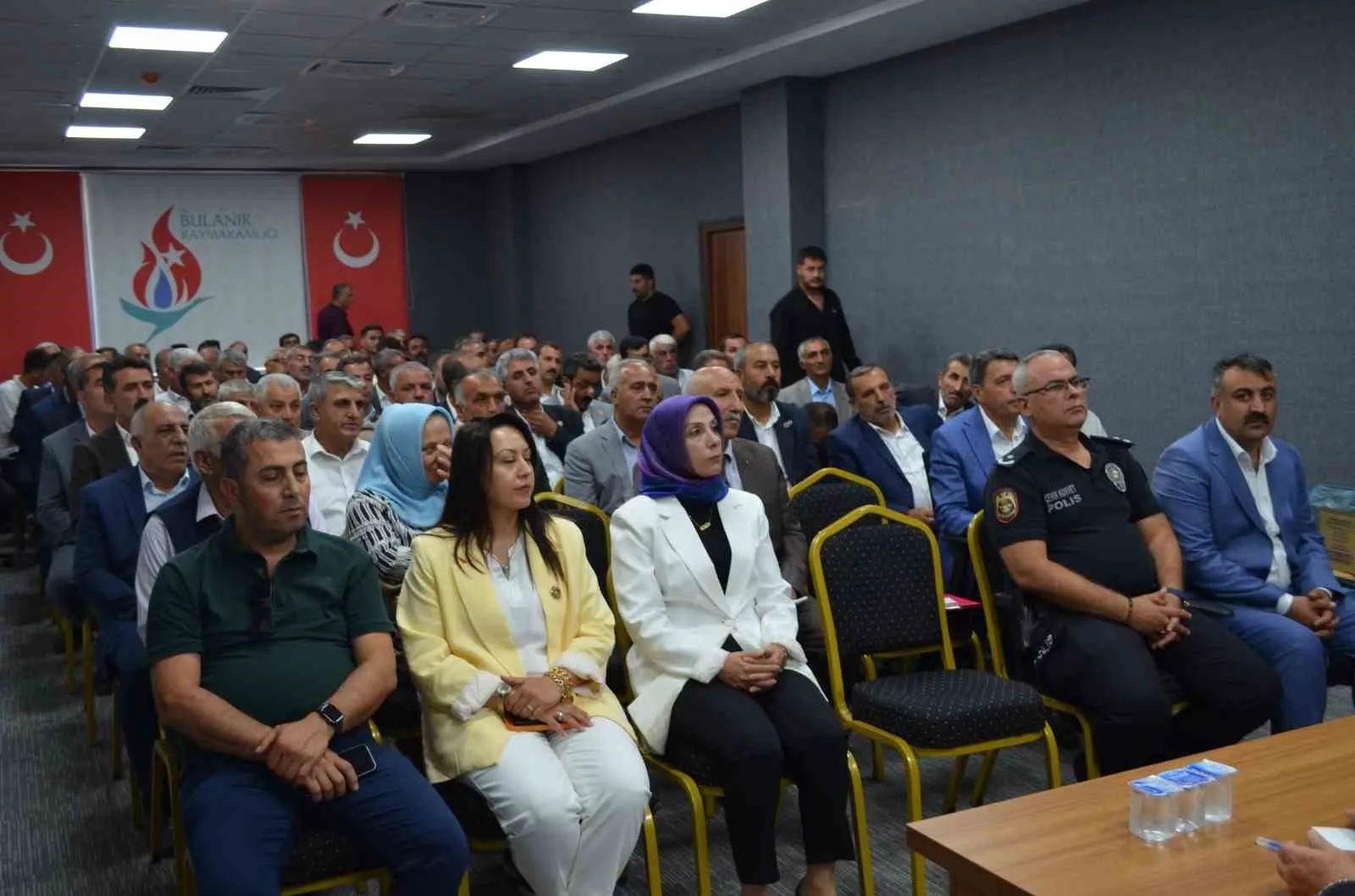 BULANIK İLÇESİNDE, 26 AĞUSTOS 1071 MALAZGİRT ZAFERİ'NİN 955. YIL DÖNÜMÜ DOLAYISIYLA DÜZENLENECEK ETKİNLİKLERE YÖNELİK HAZIRLIK TOPLANTISI GERÇEKLEŞTİRİLDİ.