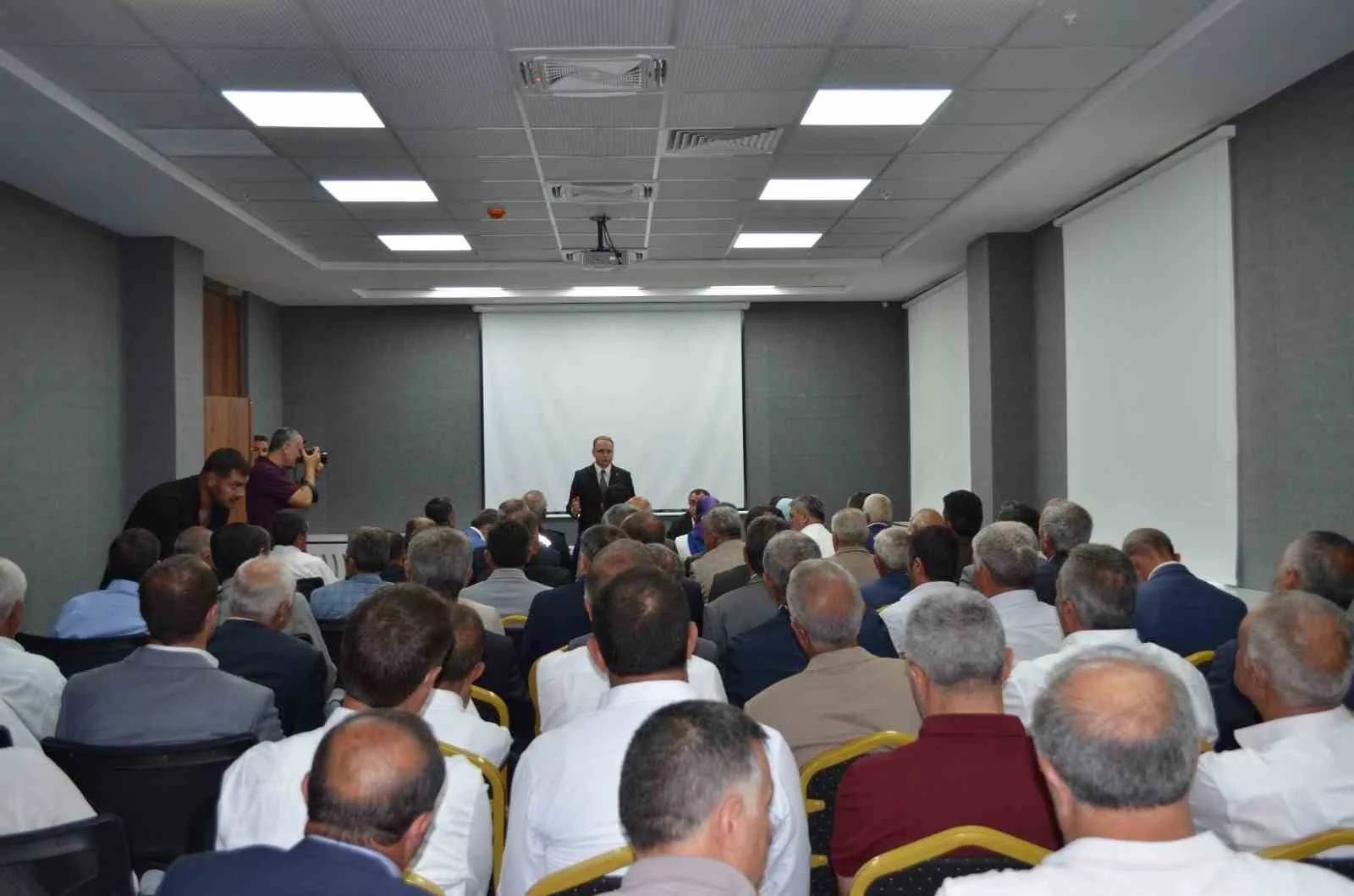 BULANIK İLÇESİNDE, 26 AĞUSTOS 1071 MALAZGİRT ZAFERİ'NİN 955. YIL DÖNÜMÜ DOLAYISIYLA DÜZENLENECEK ETKİNLİKLERE YÖNELİK HAZIRLIK TOPLANTISI GERÇEKLEŞTİRİLDİ.