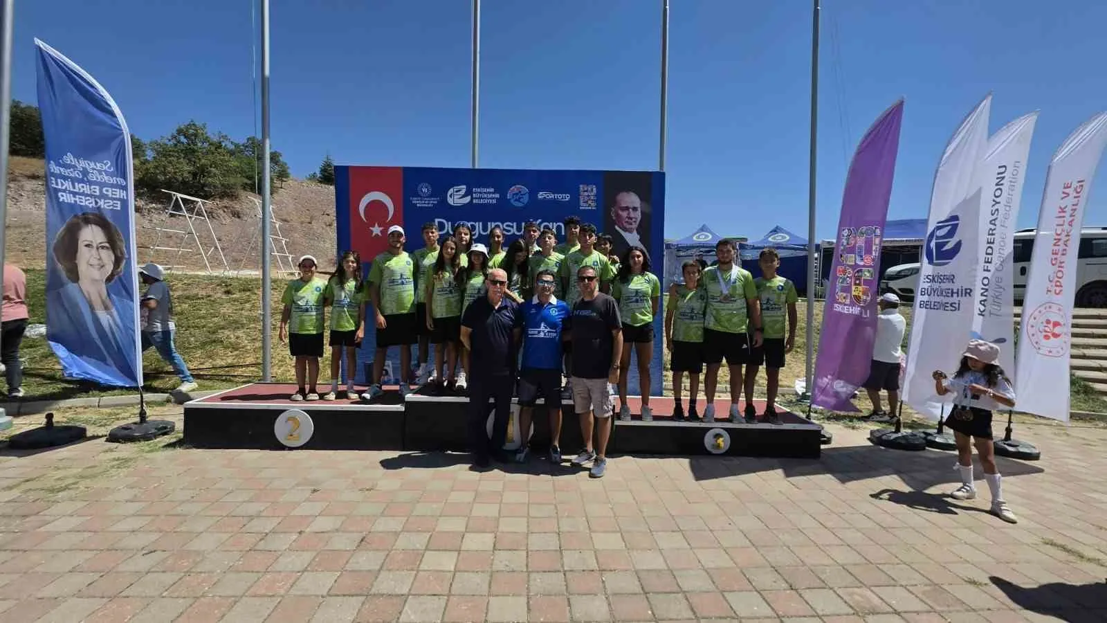BURSA BÜYÜKŞEHİR BELEDİYESPOR BÜNYESİNDEKİ KANO TAKIMI, ESKİŞEHİR’DE DÜZENLENEN DURGUNSU KANO TÜRKİYE ŞAMPİYONASI’NDA FIRTINA GİBİ ESEREK 12 MADALYA KAZANDI.