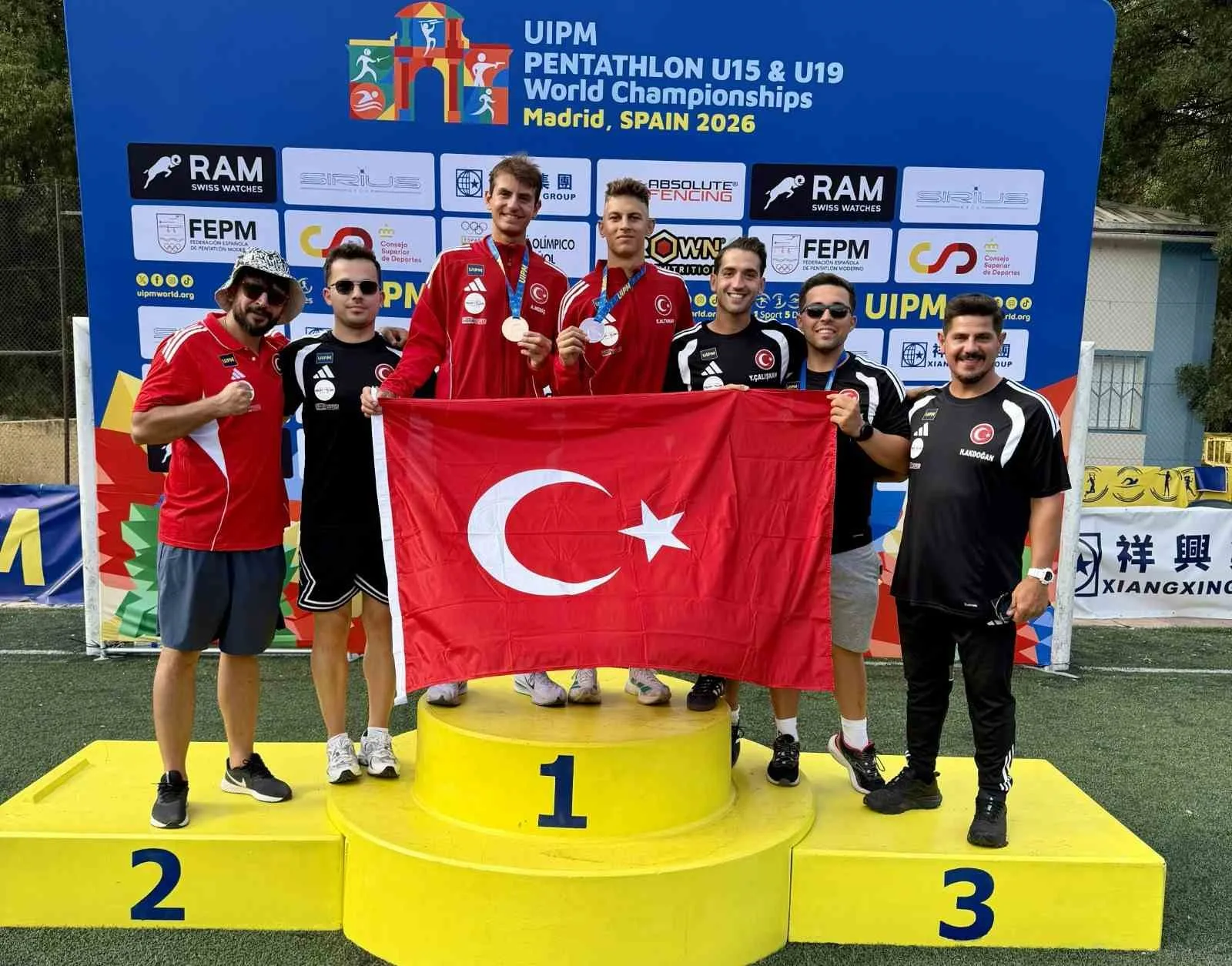 BURSA BÜYÜKŞEHİR BELEDİYESPOR KULÜBÜ SPORCUSU MUHAMMED EMİR KURTULAN, İSPANYA'DA DÜZENLENEN MODERN PENTATLON U19 DÜNYA ŞAMPİYONASI’NDA BRONZ MADALYANIN SAHİBİ OLDU.
