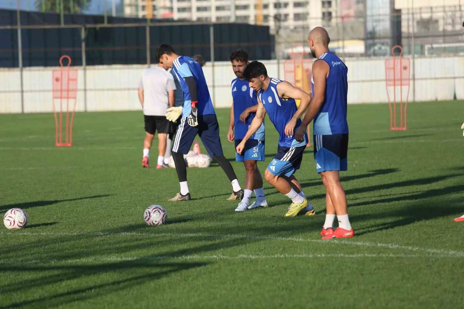 TRENDYOL SÜPER LİG’İN 2. HAFTASINDA SAHASINDA SAMSUNSPOR’U KONUK EDECEK OLAN ÇAYKUR RİZESPOR, KARŞILAŞMANIN HAZIRLIKLARINA GERÇEKLEŞTİRDİĞİ ANTRENMANLA DEVAM ETTİ