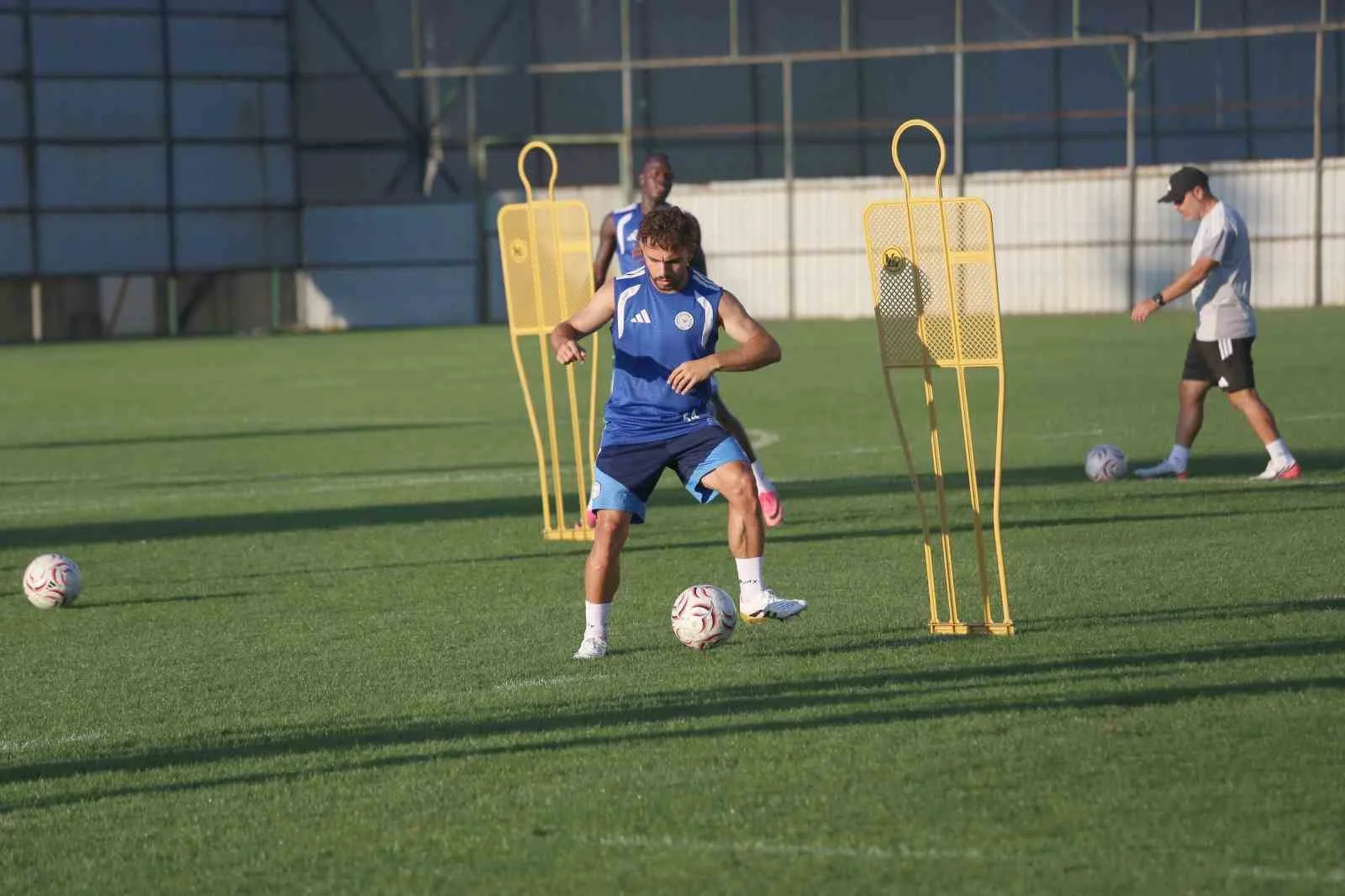 TRENDYOL SÜPER LİG’İN 2. HAFTASINDA SAHASINDA SAMSUNSPOR’U KONUK EDECEK OLAN ÇAYKUR RİZESPOR, KARŞILAŞMANIN HAZIRLIKLARINA GERÇEKLEŞTİRDİĞİ ANTRENMANLA DEVAM ETTİ