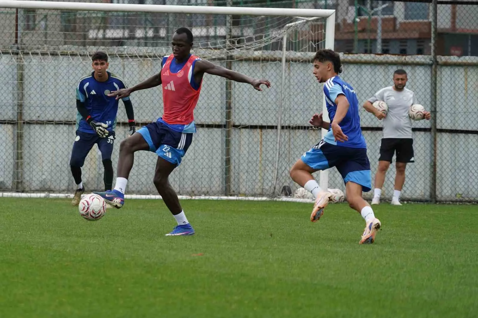 TRENDYOL SÜPER LİG EKİPLERİNDEN ÇAYKUR RİZESPOR, LİGİN 3. HAFTASINDA DEPLASMANDA OYNAYACAĞI GAZİANTEP FK MAÇI HAZIRLIKLARINA ARA VERMEDEN BAŞLADI