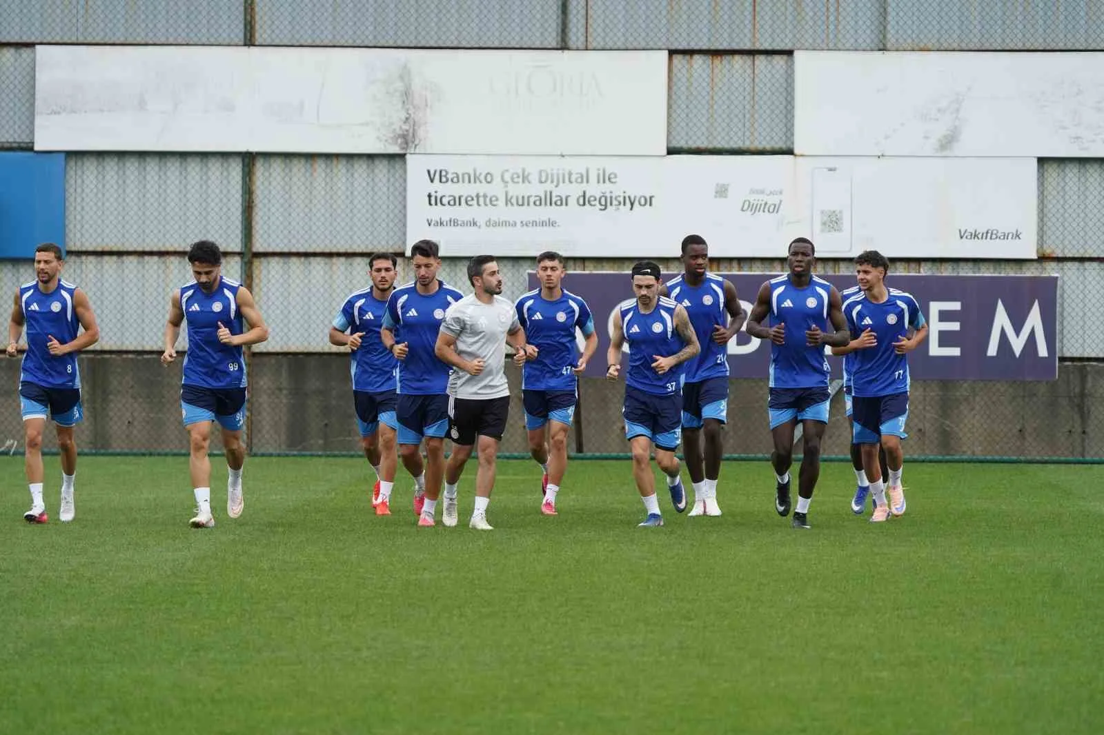 TRENDYOL SÜPER LİG EKİPLERİNDEN ÇAYKUR RİZESPOR, LİGİN 3. HAFTASINDA DEPLASMANDA OYNAYACAĞI GAZİANTEP FK MAÇI HAZIRLIKLARINA ARA VERMEDEN BAŞLADI