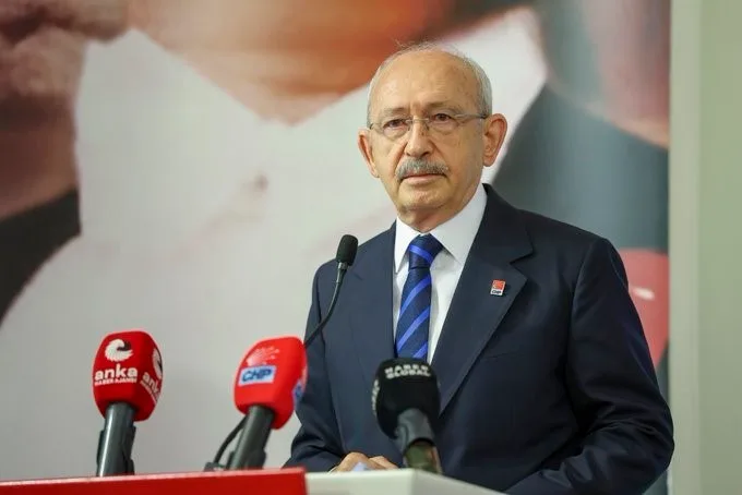 CUMHURİYET HALK PARTİSİ (CHP) GENEL BAŞKANI KEMAL KILIÇDAROĞLU, "CUMHURİYET HALK PARTİSİ'NDEN AYRILANLARLA SAKIN OLA Kİ BİR TARTIŞMAYA GİRMEYİN, BİZİM DERDİMİZ AYRI" DEDİ.