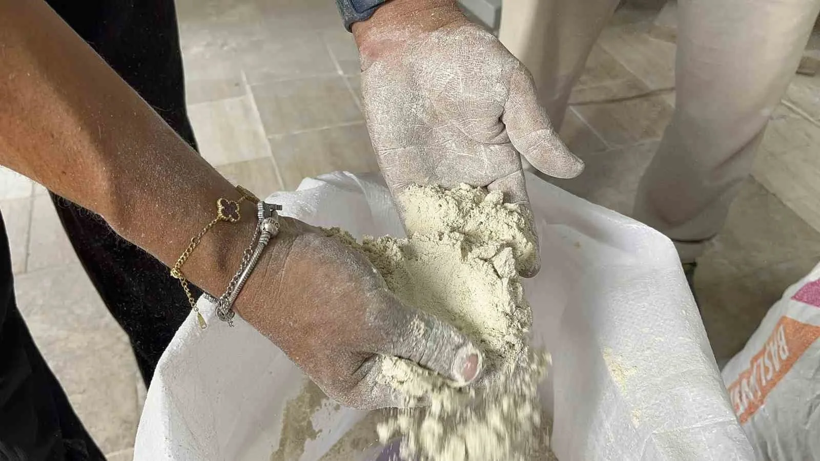 “HİTİT BUĞDAYI” OLARAKTA BİLİNEN 12 BİN YILLIK GEÇMİŞE SAHİP SİYEZ BUĞDAYININ ANAVATANI KASTAMONU’NUN İHSANGAZİ İLÇESİNDE, SİYEZ UNUNA OLAN İLGİ HER GEÇEN GÜN ARTIYOR.