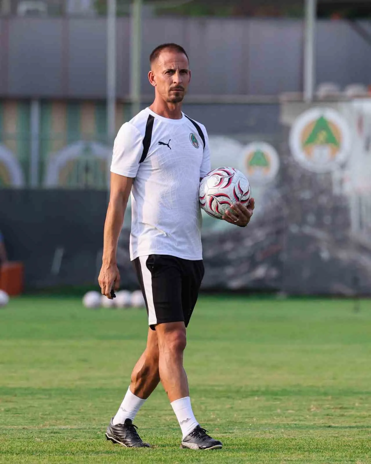 CORENDON ALANYASPOR, TRENDYOL SÜPER LİG’İN 2’NCİ HAFTASINDA YARIN SAHASINDA BEŞİKTAŞ İLE OYNAYACAĞI KARŞILAŞMANIN HAZIRLIKLARINI TAMAMLADI.