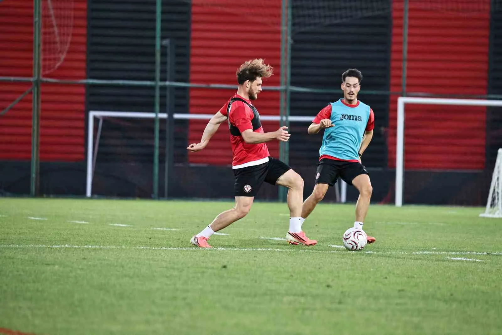 ÇORUM FK, TRENDYOL SÜPER LİG 3'ÜNCÜ HAFTA KARŞILAŞMASINDA BEŞİKTAŞ İLE OYNAYACAĞI MAÇIN HAZIRLIKLARINA BAŞLADI.