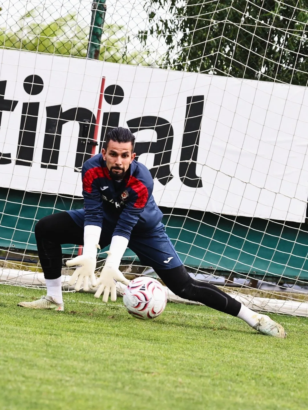 TRENDYOL SÜPER LİG'İN YENİ EKİPLERİNDEN ÇORUM FK, YARIN GALATASARAY İLE OYNACAĞI MAÇIN HAZIRLIKLARINI İSTANBUL'DA YAPTIĞI ANTRENMANLA TAMAMLADI.