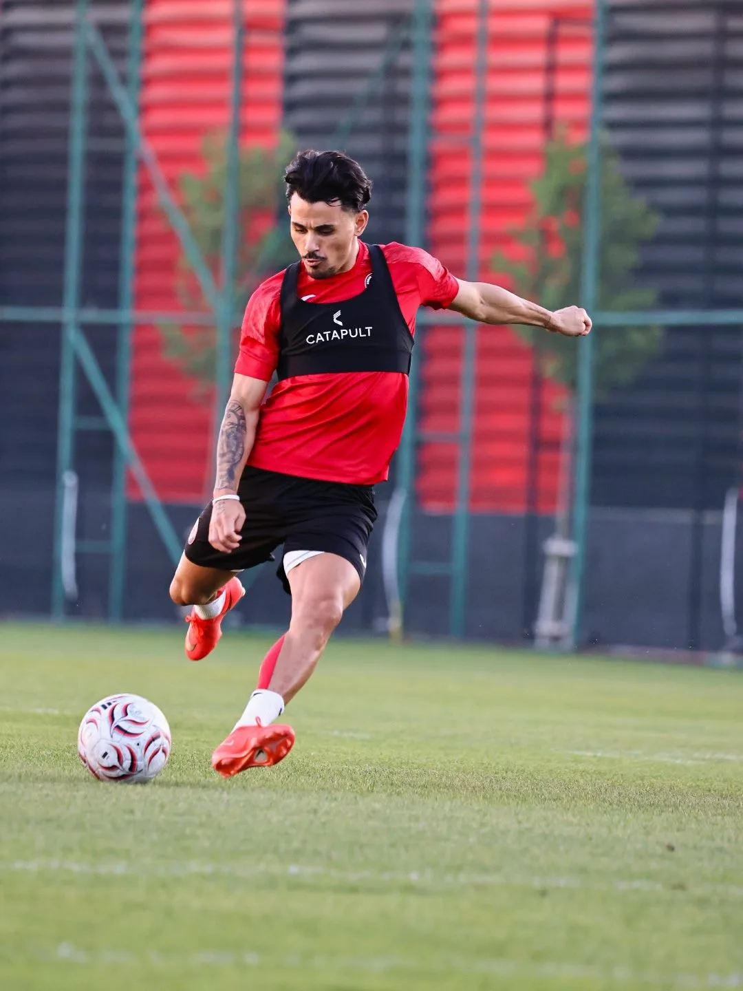 TRENDYOL SÜPER LİG EKİPLERİNDEN ÇORUM FK, YARIN KASIMPAŞA'YI KONUK EDECEĞİ KARŞILAŞMANIN HAZIRLIKLARINI TAMAMLADI.