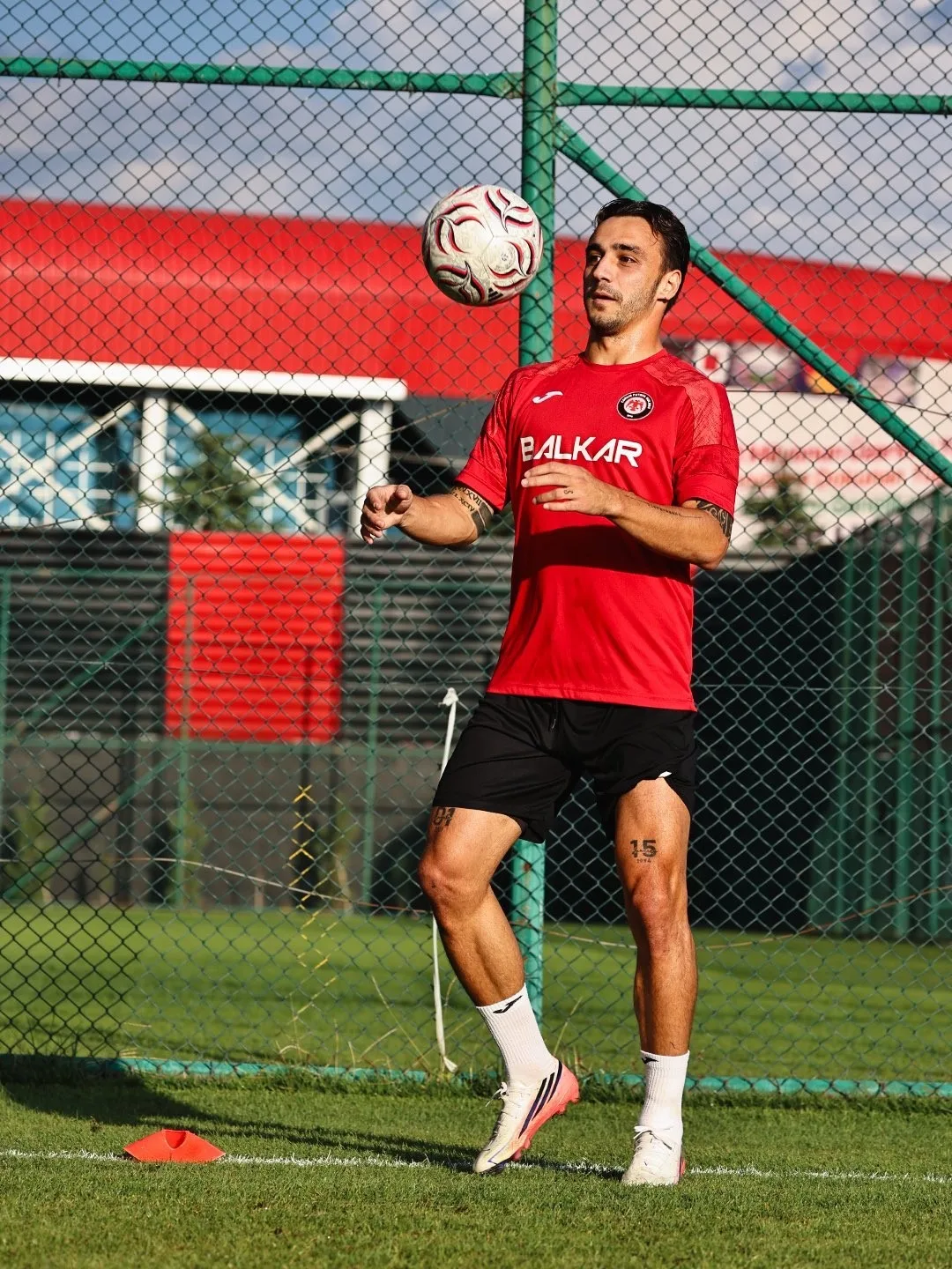 GÖKHAN SAZDAĞI ANTRENMANA KATILDI.