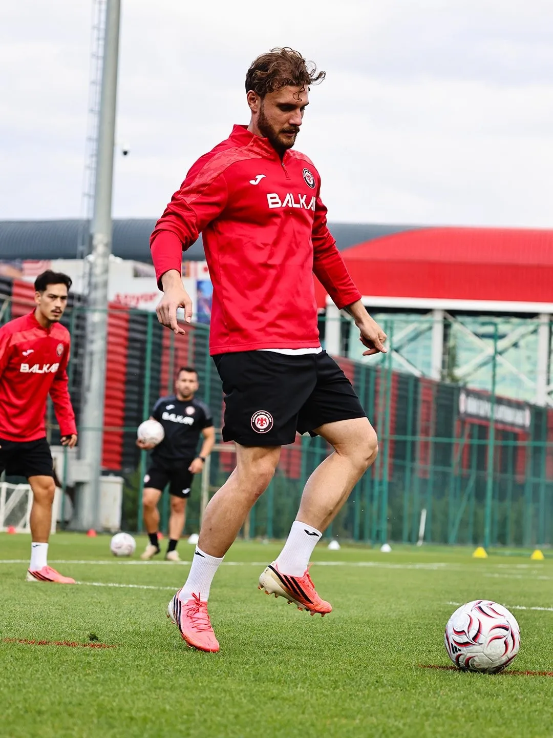 GALATASARAY KARŞISINDA 1 PUAN ALAN ÇORUM FK, TRENDYOL SÜPER LİG'İN İKİNCİ HAFTASINDA, EVİNDE KASIMPAŞA SK İLE OYNAYACAĞI MAÇIN HAZIRLIKLARINA BAŞLADI.