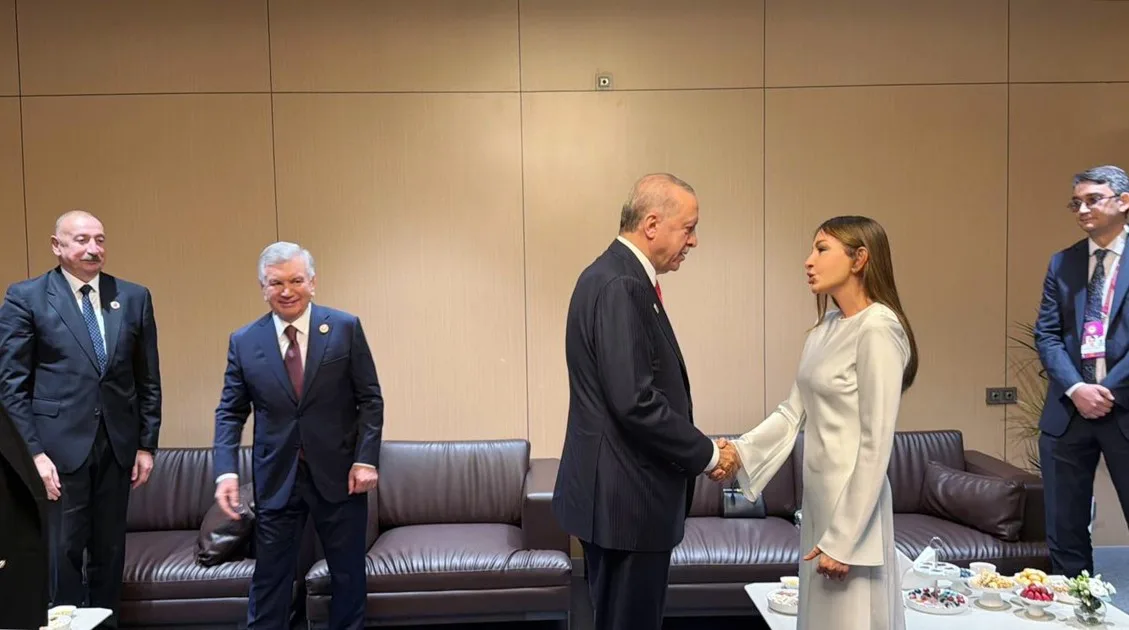 CUMHURBAŞKANI RECEP TAYYİP ERDOĞAN, ŞANGHAY İŞBİRLİĞİ ÖRGÜTÜ (ŞİÖ) DEVLET BAŞKANLARI ZİRVESİ'NE KATILMAK ÜZERE BULUNDUĞU KIRGIZİSTAN'IN BAŞKENTİ BİŞKEK'TEKİ TEMASLARI KAPSAMINDA AZERBAYCAN CUMHURBAŞKANI İLHAM ALİYEV VE ÖZBEKİSTAN CUMHURBAŞKANI ŞEVKET MİRZİYOYEV İLE BİR ARAYA GELDİ.