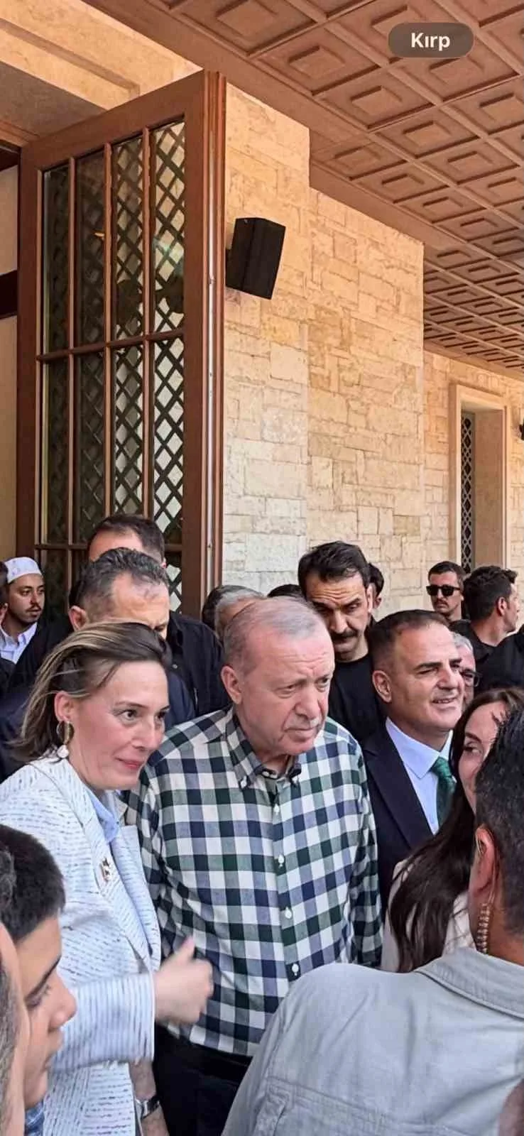 CUMHURBAŞKANI RECEP TAYYİP ERDOĞAN, MARMARİS’TE CUMA NAMAZININ ARDINDAN VATANDAŞLARLA BİR ARAYA GELİRKEN, MARMARİS BELEDİYE BAŞKANI ACAR ÜNLÜ DE CUMHURBAŞKANI ERDOĞAN'I ZİYARET EDEREK İLÇEYE GELİŞİNDEN DOLAYI “HOŞ GELDİNİZ” DİLEKLERİNİ İLETTİ.