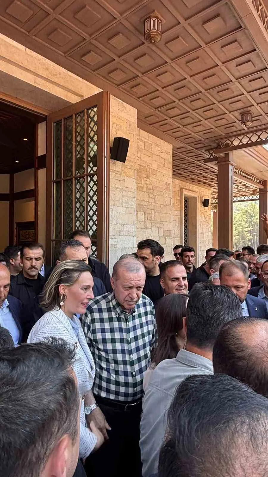 CUMHURBAŞKANI RECEP TAYYİP ERDOĞAN, MARMARİS’TE CUMA NAMAZININ ARDINDAN VATANDAŞLARLA BİR ARAYA GELİRKEN, MARMARİS BELEDİYE BAŞKANI ACAR ÜNLÜ DE CUMHURBAŞKANI ERDOĞAN'I ZİYARET EDEREK İLÇEYE GELİŞİNDEN DOLAYI “HOŞ GELDİNİZ” DİLEKLERİNİ İLETTİ.