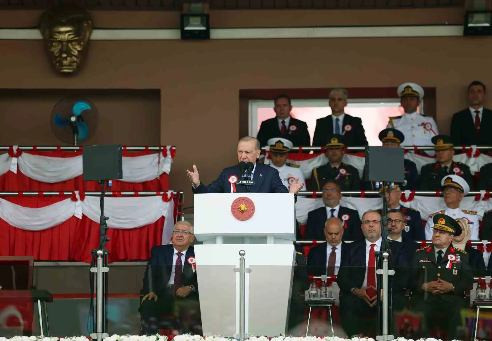 CUMHURBAŞKANI RECEP TAYYİP ERDOĞAN, ANKARA’DA MİLLİ SAVUNMA ÜNİVERSİTESİ HARP OKULLARI DİPLOMA ALMA VE SANCAK DEVİR TESLİM TÖRENİ’NE KATILDI.