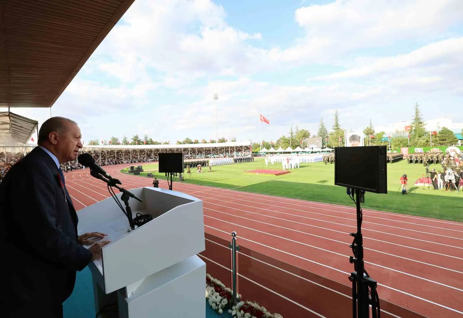 CUMHURBAŞKANI RECEP TAYYİP ERDOĞAN, ANKARA’DA MİLLİ SAVUNMA ÜNİVERSİTESİ HARP OKULLARI DİPLOMA ALMA VE SANCAK DEVİR TESLİM TÖRENİ’NE KATILDI.