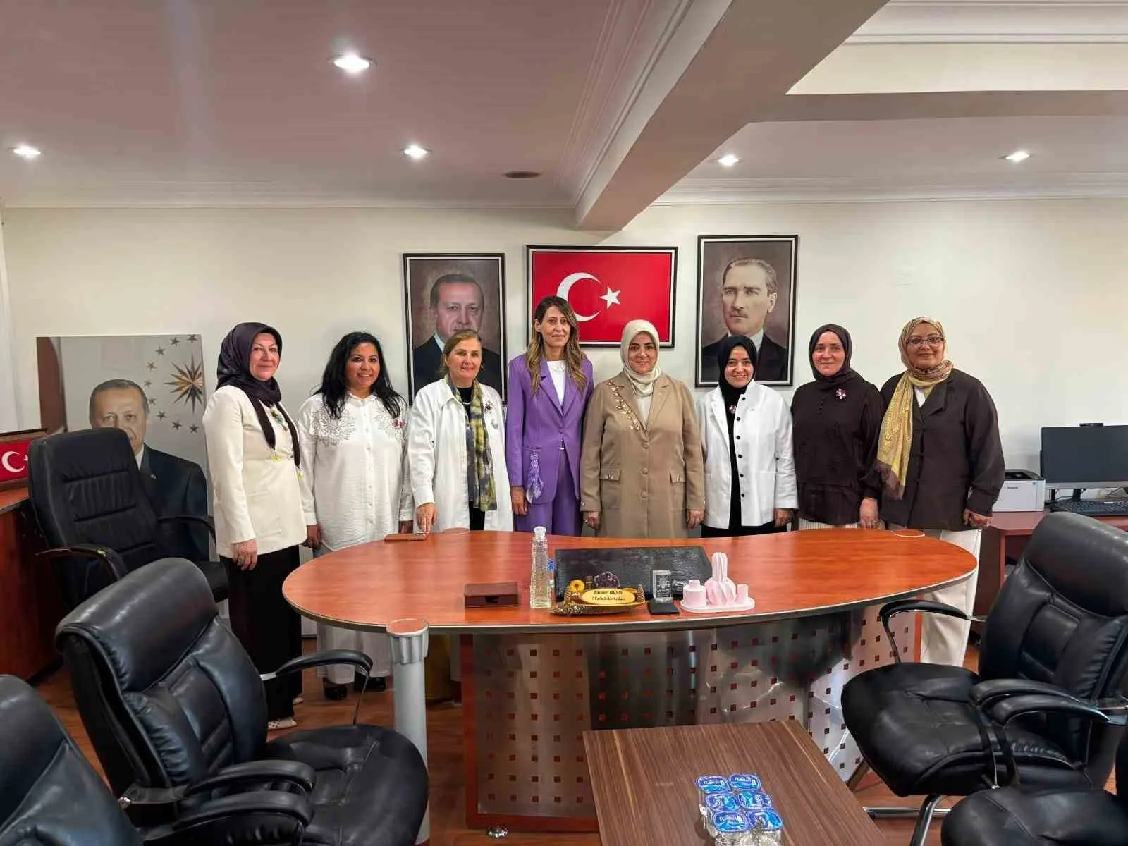 AK PARTİ GENEL MERKEZ KADIN KOLLARI BAŞKANI VE İSTANBUL MİLLETVEKİLİ TUĞBA IŞIK ERCAN, HALKLA BULUŞMALAR VE RESMİ ZİYARETLERİN ARDINDAN AK PARTİ BALIKESİR İL BAŞKANLIĞI'NA GEÇTİ