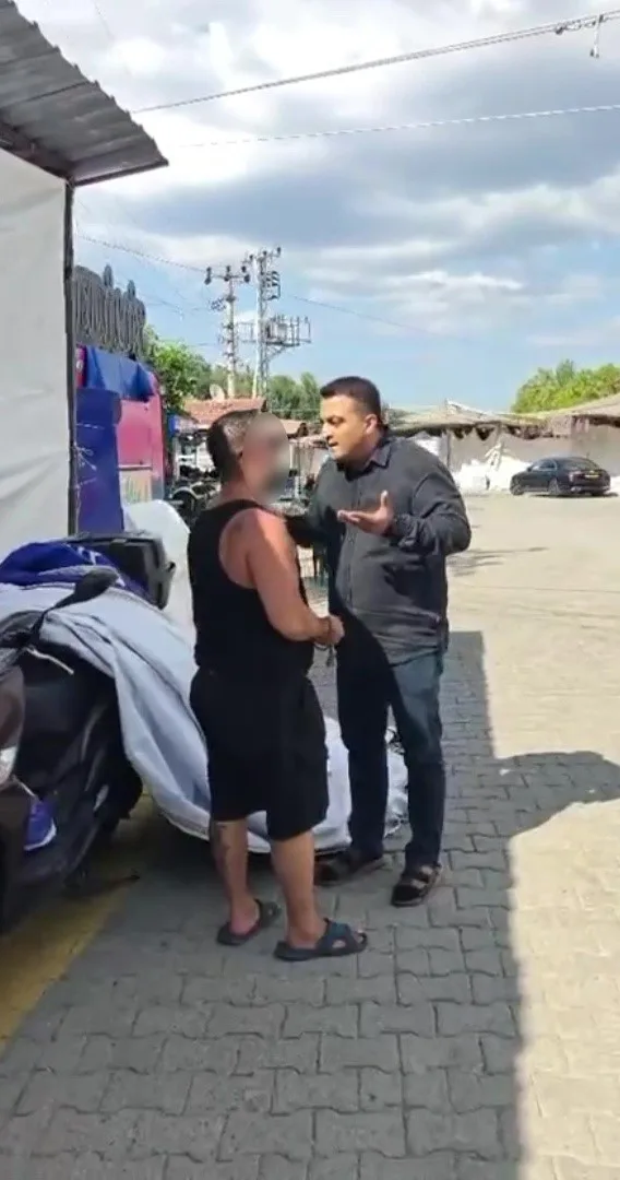 ZONGULDAK'IN DEVREK İLÇESİNDE, CUMHURBAŞKANI RECEP TAYYİP ERDOĞAN'IN PANKARTINI SÖKEREK ZARAR VEREN ŞÜPHELİ, ÇIKARILDIĞI MAHKEMECE TUTUKLANDI.