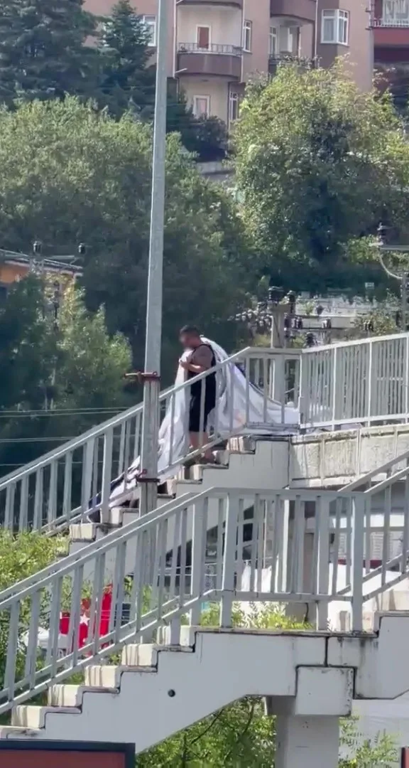 DURUMU FARK EDEN VATANDAŞLAR O ANLARI AMATÖR KAMERAYA KAYDETTİ.