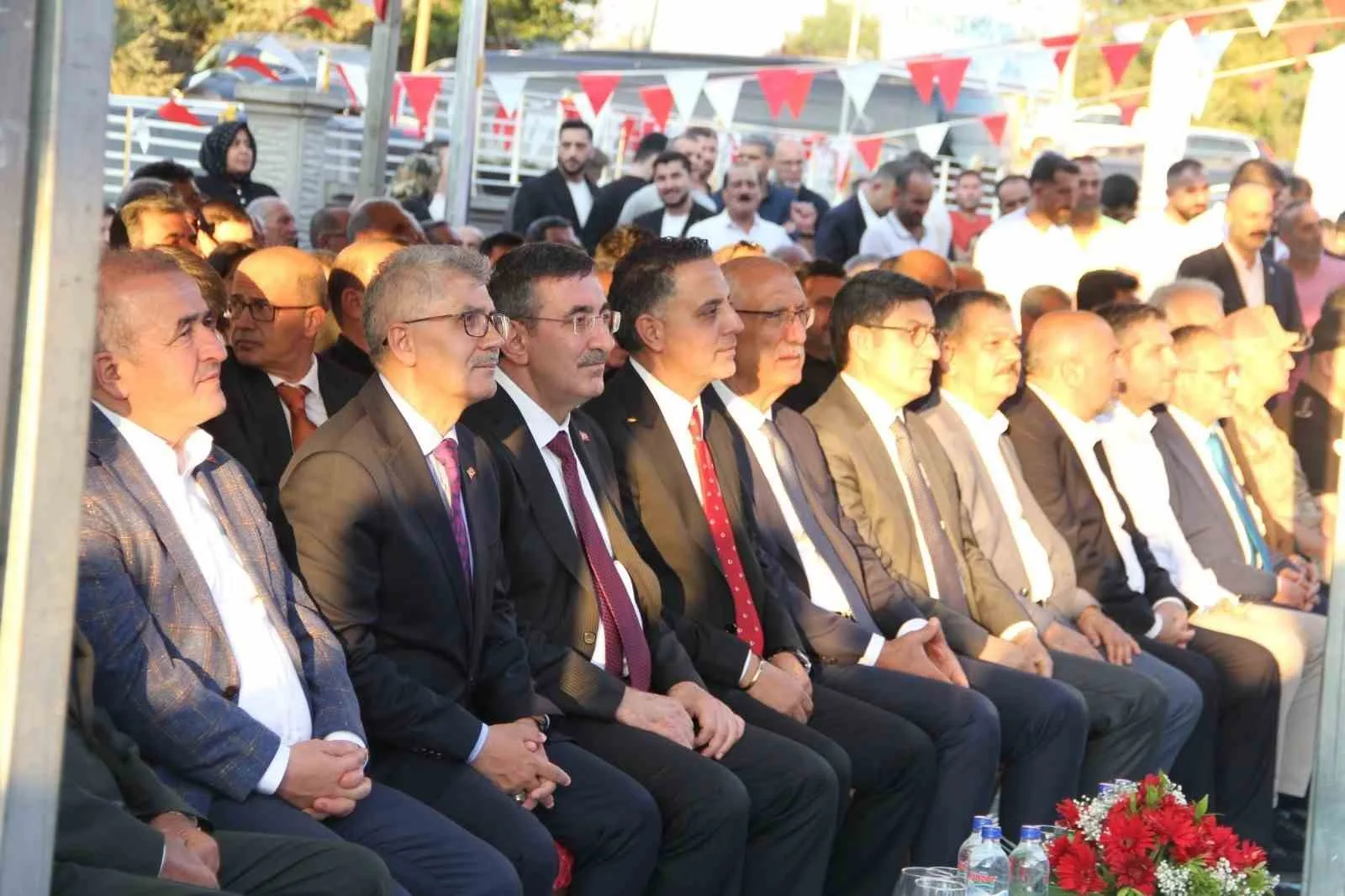 CUMHURBAŞKANI YARDIMCISI CEVDET YILMAZ, ZİVER İLKOKULU'NUN AÇILIŞINA KATILDI