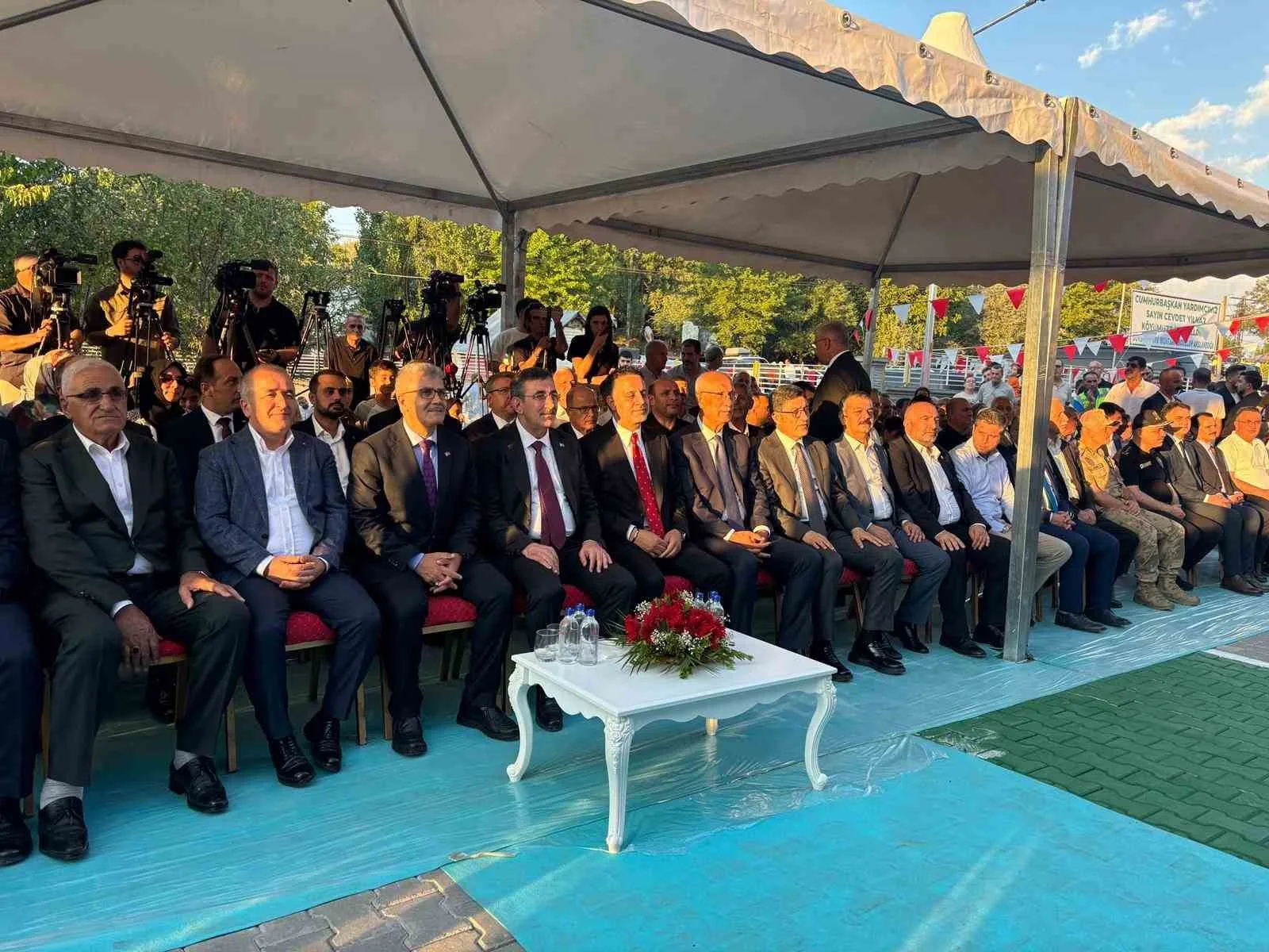 CUMHURBAŞKANI YARDIMCISI CEVDET YILMAZ, ZİVER İLKOKULU'NUN AÇILIŞINA KATILDI