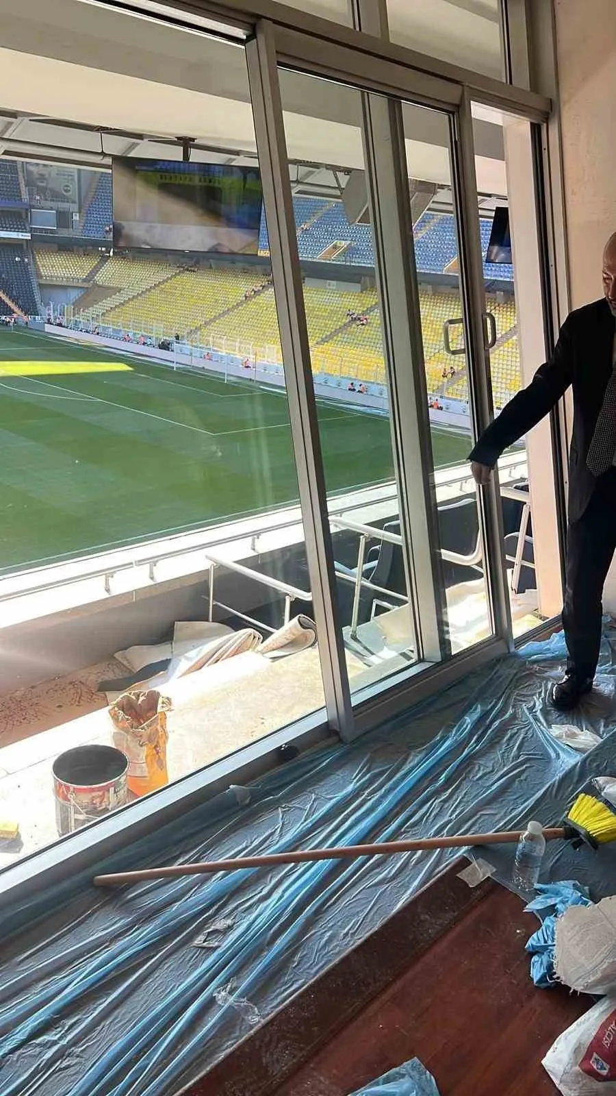 FENERBAHÇE'DE MAHKEME KARARIYLA LOCASINI GERİ KAZANAN ACUN ILICALI'NIN LOCASI, TAHRİP EDİLEREK KULLANILAMAZ HALE GETİRİLDİĞİ ÖĞRENİLDİ.