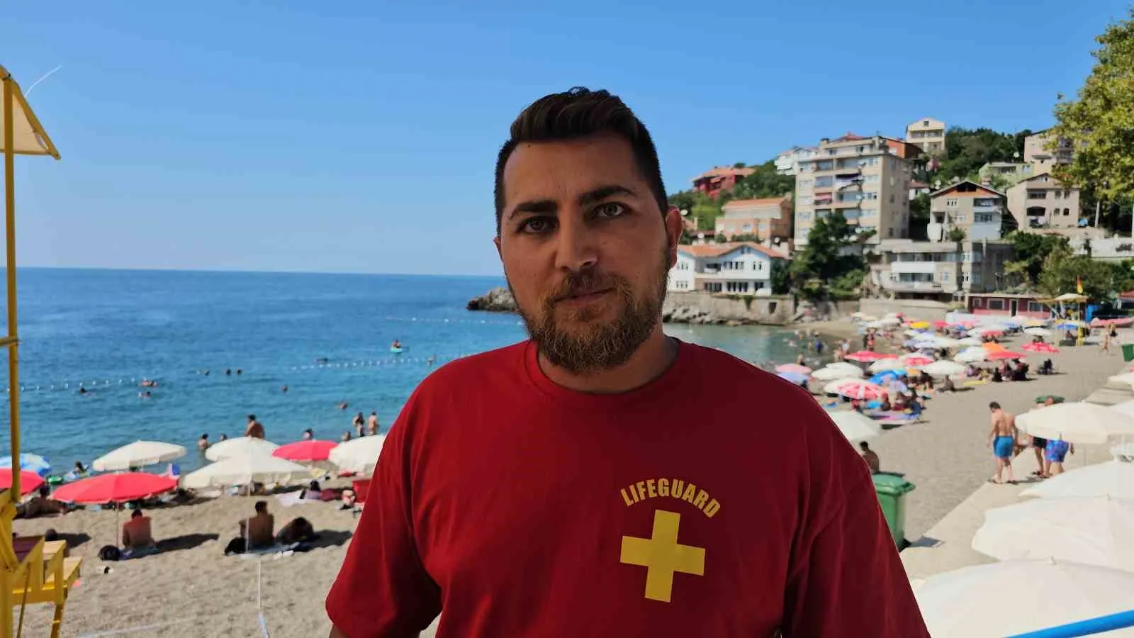ÖZELLİKLE HAFTA SONU VE KADINLAR GÜNÜNDE YOĞUNLUK YAŞANDIĞINI ANLATAN CANKURTARAN HASAN SARI, "YAKLAŞIK 3-4 BİN KİŞİYİ BULAN ZAMANLAR OLUYOR. SEZON KAPANANA KADAR BU ŞEKİLDE DEVAM EDİYOR" DİYE İFADE ETTİ.