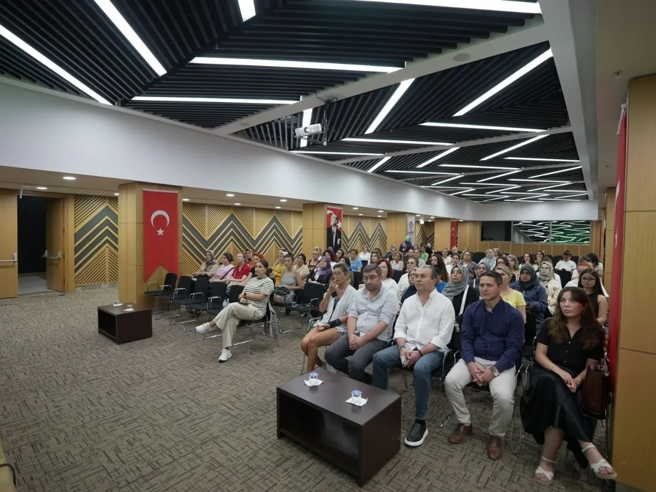"ÜRETEN KADINLARIN E-TİCARET YOLCULUĞU" PROJESİ KAPSAMINDA, DENİZLİ BÜYÜKŞEHİR BELEDİYESİ KENT KONSEYİ, GÜNEY EGE KALKINMA AJANSI (GEKA) VE TRENDYOL İŞ BİRLİĞİYLE DÜZENLENEN "GİRİŞİMCİ KADINLAR ETSY İLE DÜNYAYA AÇILIYOR" EĞİTİM PROGRAMI BAŞARIYLA TAMAMLANDI.