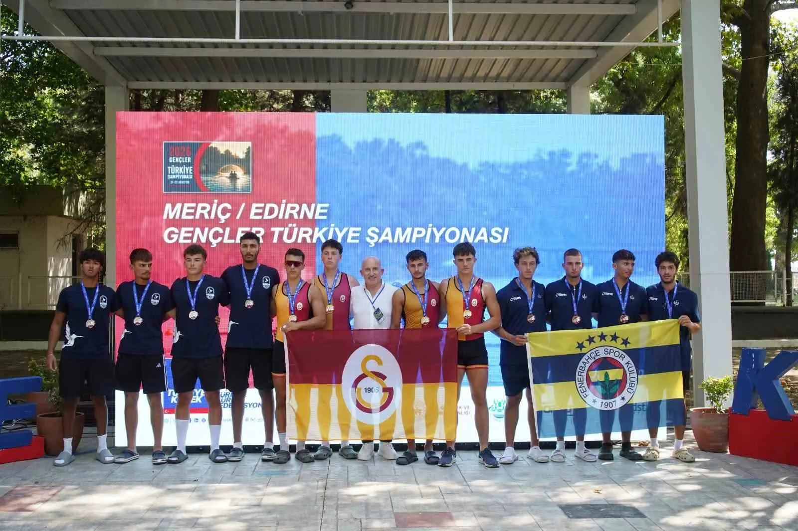 EDİRNE'DE DOĞAL PARKURA SAHİP MERİÇ NEHRİ 3 GÜN BOYUNCA YEŞİLAY GENÇLER TÜRKİYE KÜREK ŞAMPİYONASI'NA EV SAHİPLİĞİ YAPTI.
