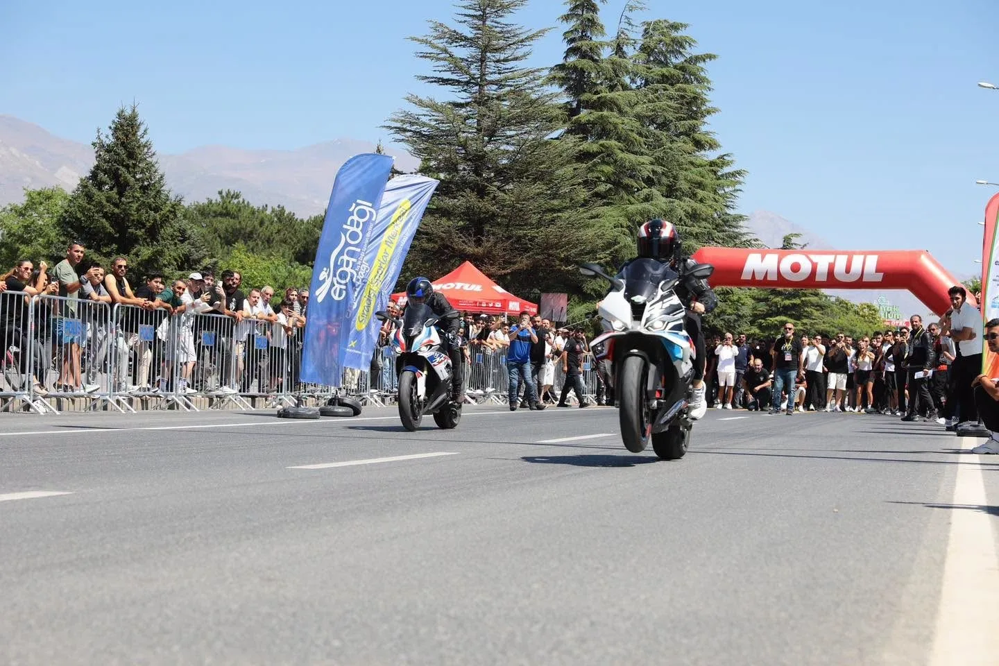 ERZİNCAN’DA DÜZENLENEN ERGAN MOTOFEST 2026’NIN İKİNCİ GÜNÜNDE GERÇEKLEŞTİRİLEN DRAG YARIŞLARI, HIZ VE ADRENALİN TUTKUNLARINA UNUTULMAZ ANLAR YAŞATTI