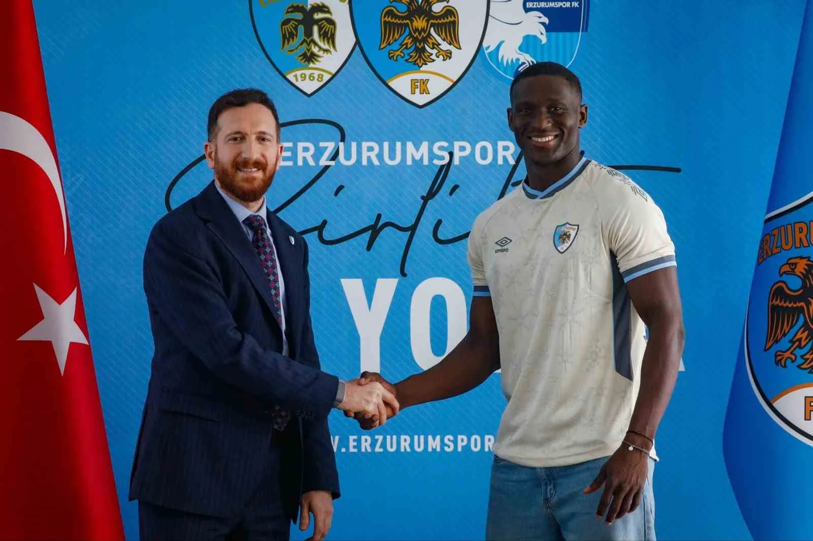 ERZURUMSPOR FK BAŞKANI AHMET DAL (SOLDA), IBRAHİM YALATİF DİABATE (SAĞDA)