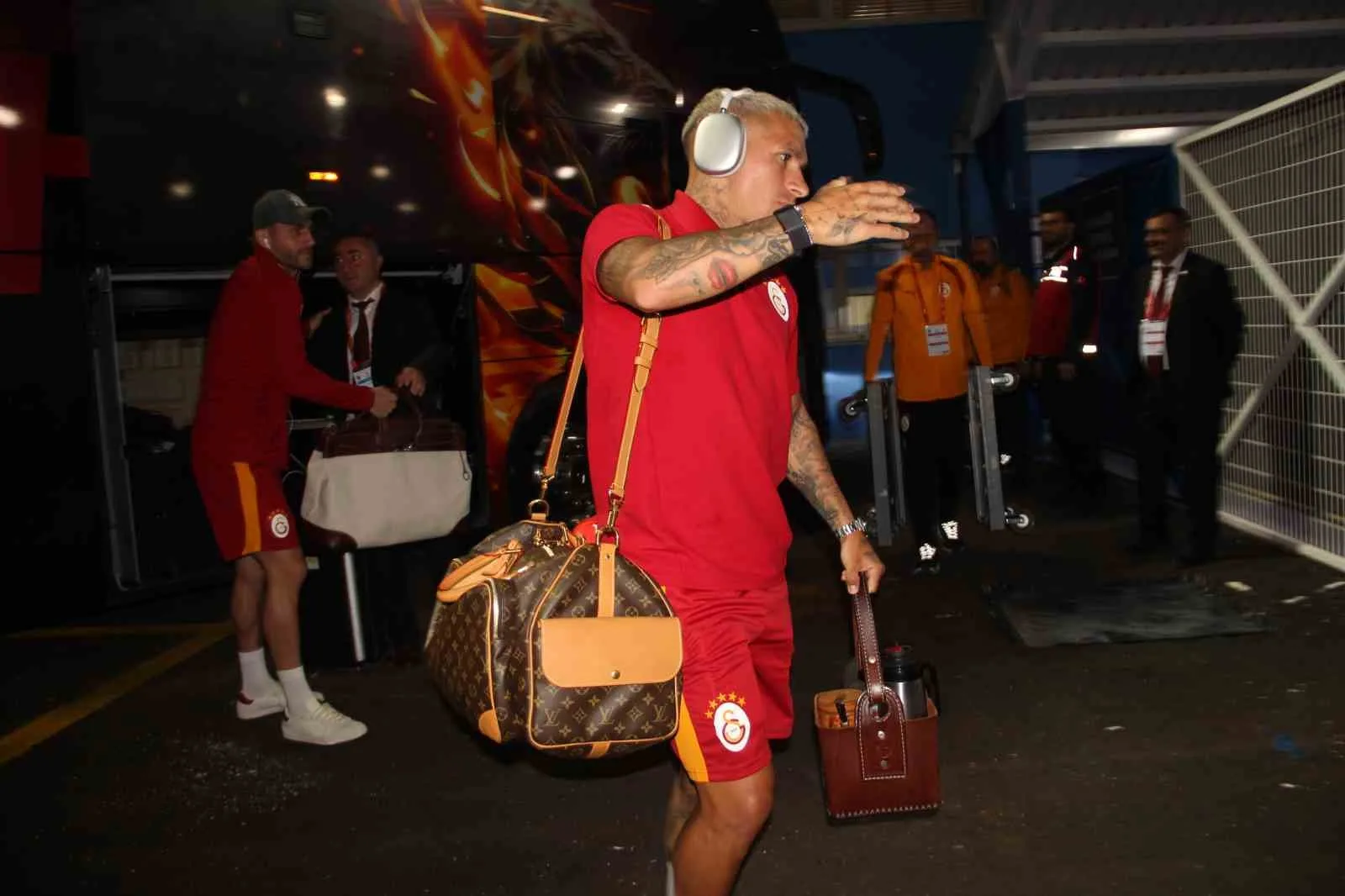 ERZURUMSPOR FK-GALATASARAY MAÇI ÖNCESİ TAKIMLAR STADYUMA GELDİ