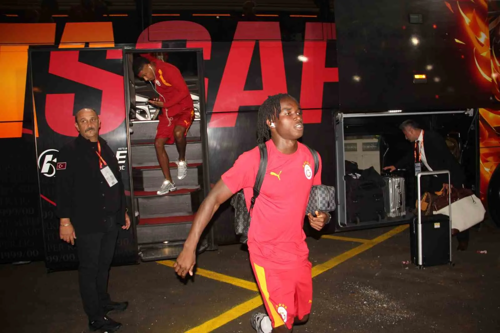 ERZURUMSPOR FK-GALATASARAY MAÇI ÖNCESİ TAKIMLAR STADYUMA GELDİ
