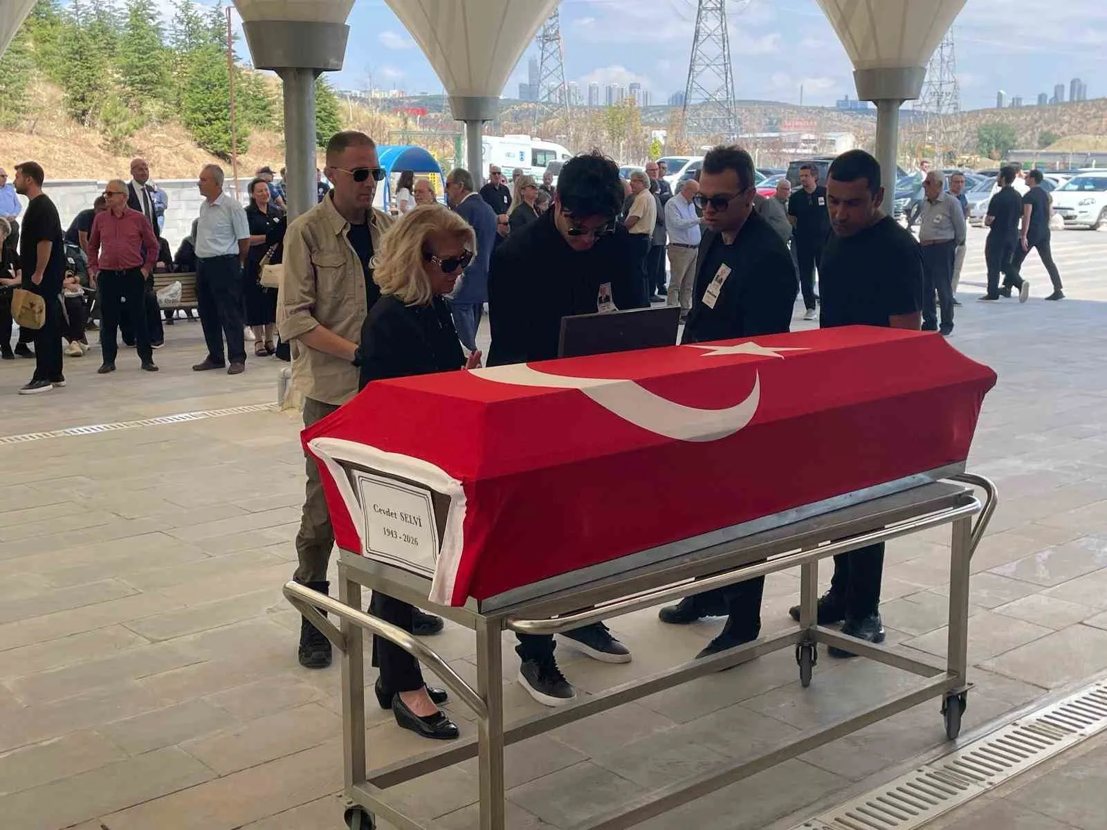 ESKİ CHP KOCAELİ MİLLETVEKİLİ MEHMET CEVDET SELVİ’NİN CENAZE TÖRENİ ÖĞLE NAMAZINA MÜTEAKİP ANKARA'DA BULUNAN GÖLBAŞI MEZARLIĞI CAMİ'SİNDE GERÇEKLEŞTİRİLDİ.