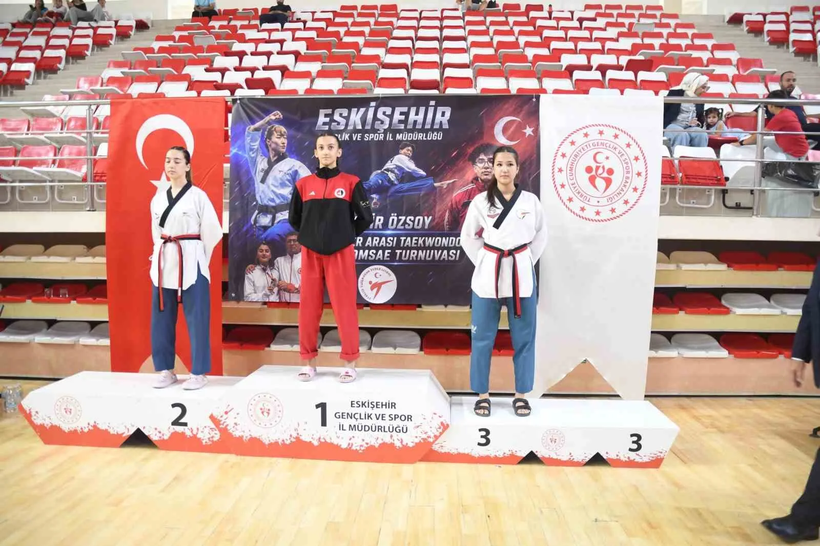 ESKİŞEHİR'DE DÜZENLENEN 2. İLLER ARASI TAEKWONDO POOMSAE TURNUVASI, TÜM HEYECANIYLA DEVAM EDİYOR.