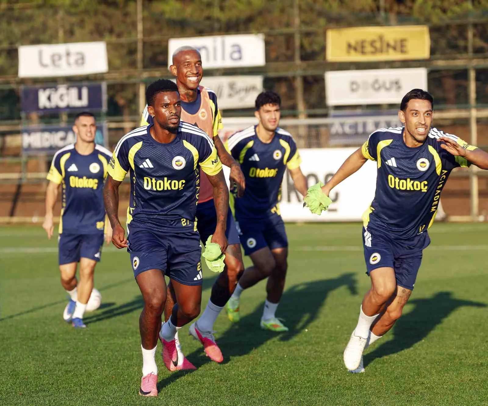 FENERBAHÇE, TRENDYOL SÜPER LİG’İN 2. HAFTASINDA YARIN SAHASINDA KONYASPOR İLE OYNAYACAĞI MAÇIN HAZIRLIKLARINI BUGÜN YAPTIĞI ANTRENMANLA TAMAMLADI.
