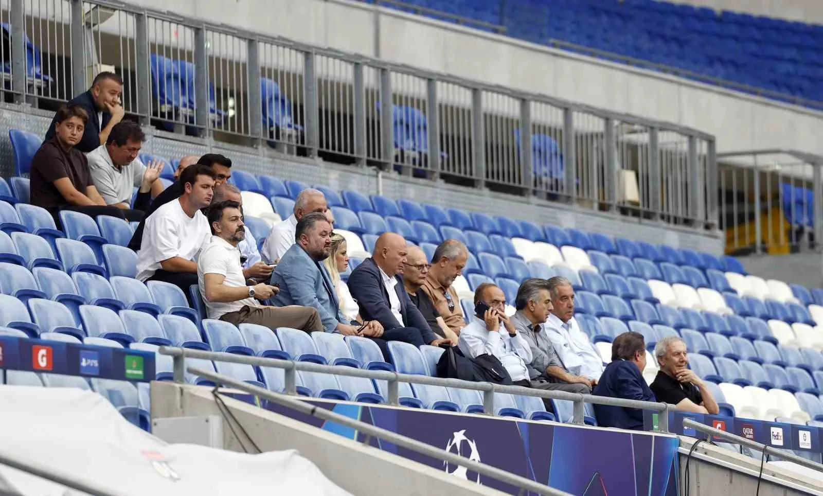 OL STADYUMU’NDA GERÇEKLEŞTİRİLEN İDMANI BAŞKAN AZİZ YILDIRIM İLE YÖNETİM KURULU ÜYELERİ DE TAKİP ETTİ.