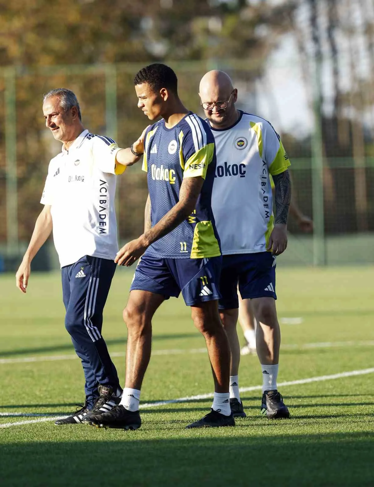 FENERBAHÇE, UEFA ŞAMPİYONLAR LİGİ PLAY-OFF TURU RÖVANŞINDA FRANSIZ EKİBİ LYON İLE OYNAYACAĞI MAÇIN HAZIRLIKLARINA YAPTIĞI ANTRENMANLA DEVAM ETTİ.