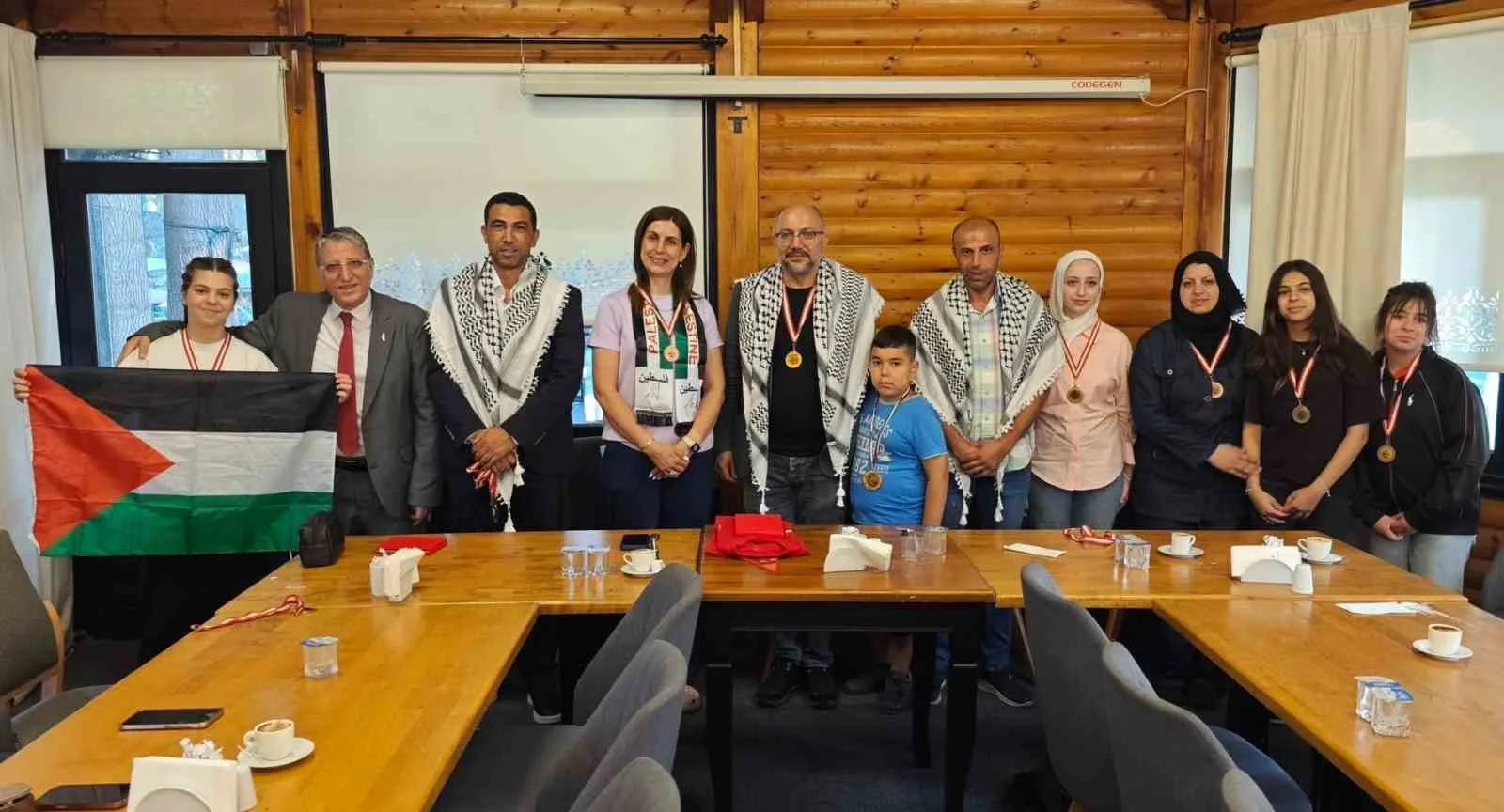 FİLİSTİN MASA TENİSİ MİLLİ TAKIMI, HAZIRLIK KAMPI ÇERÇEVESİNDE SAKARYA'DA SPORSEVERLERLE VE SAKARYA BÜYÜKŞEHİR BELEDİYESİ MASA TENİSİ TAKIMI İLE BİR ARAYA GELDİ.
