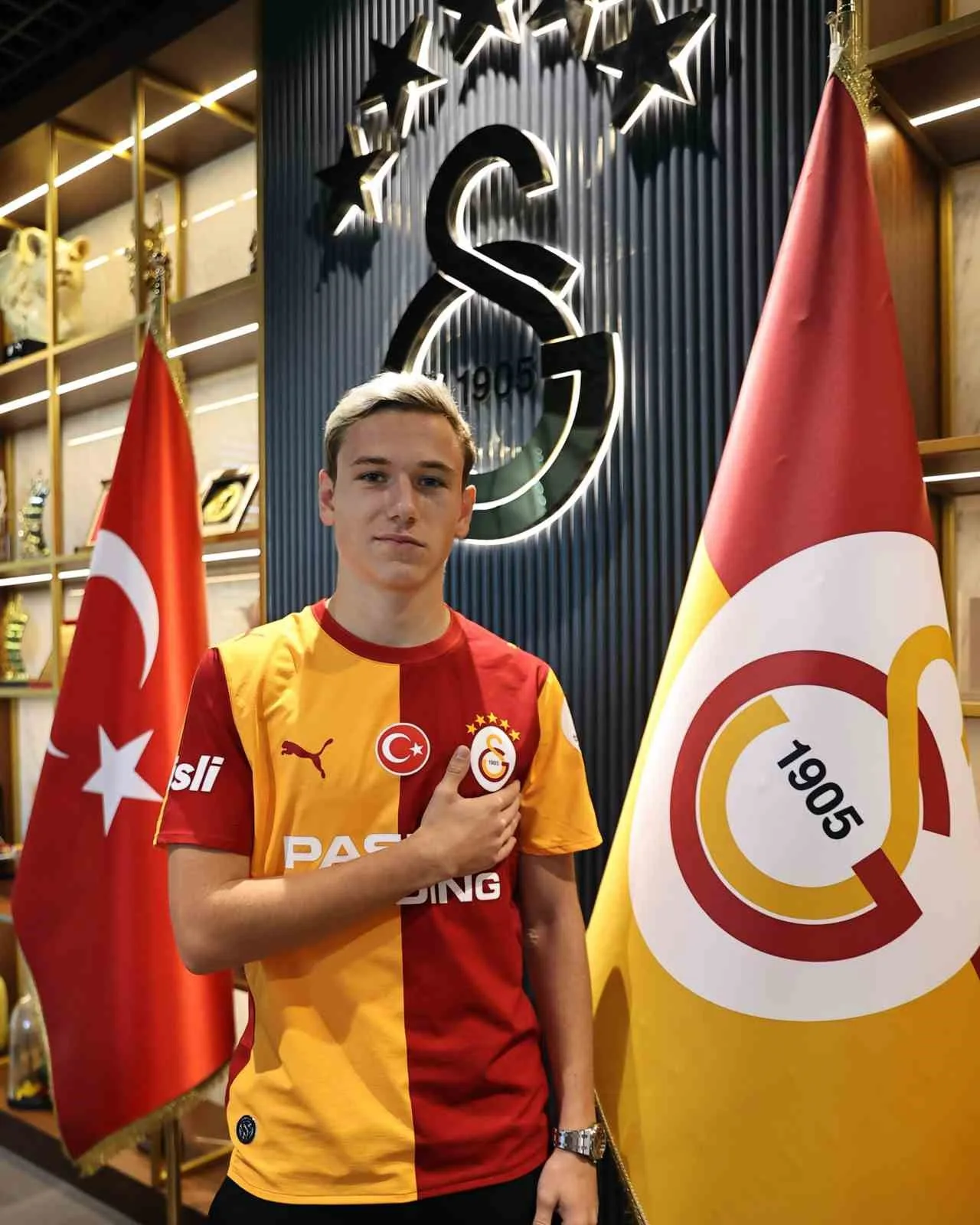 GALATASARAY, ALEKSEY BATRAKOV İLE 5 YILLIK SÖZLEŞME İMZALADI