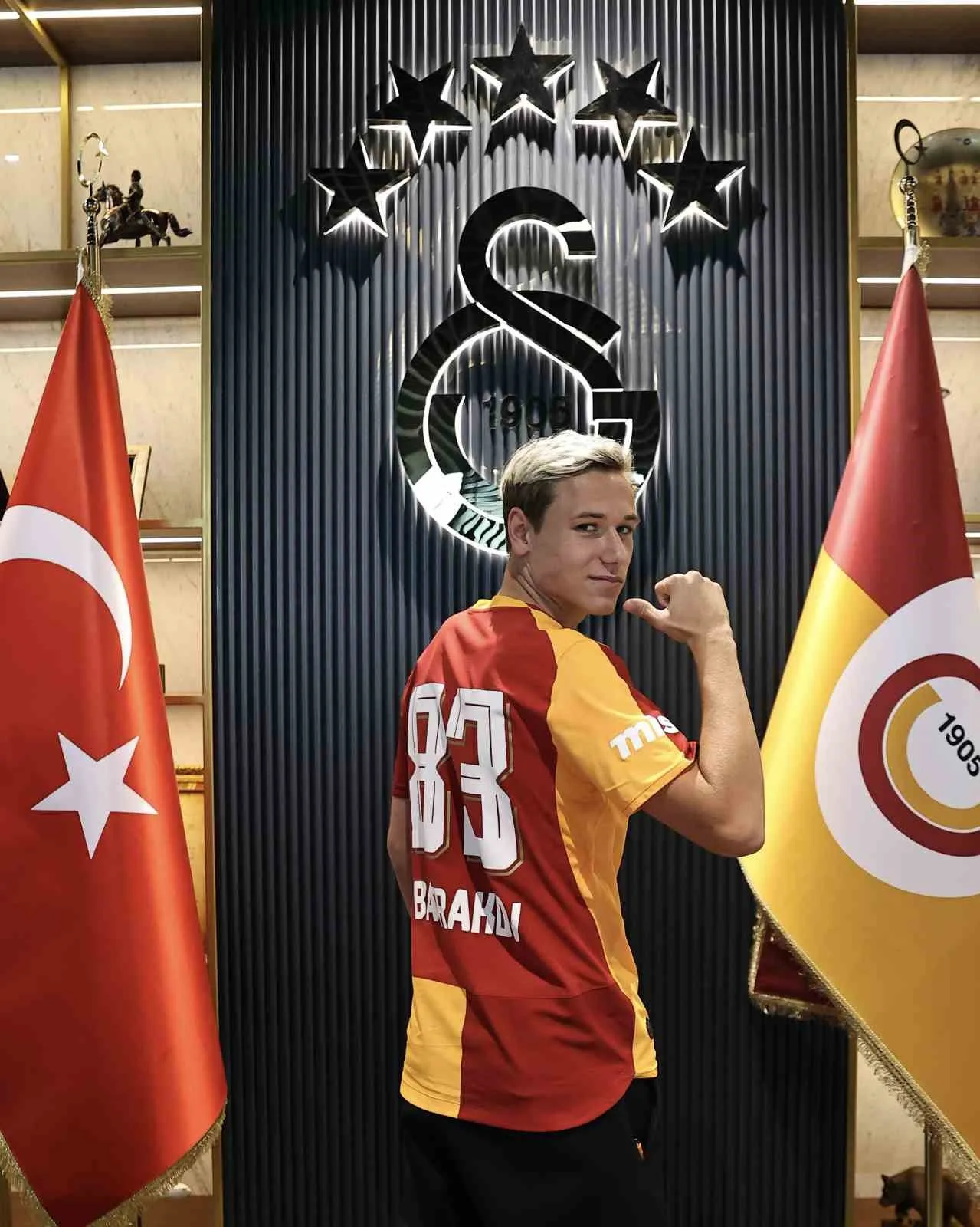 GALATASARAY, ALEKSEY BATRAKOV İLE 5 YILLIK SÖZLEŞME İMZALADI