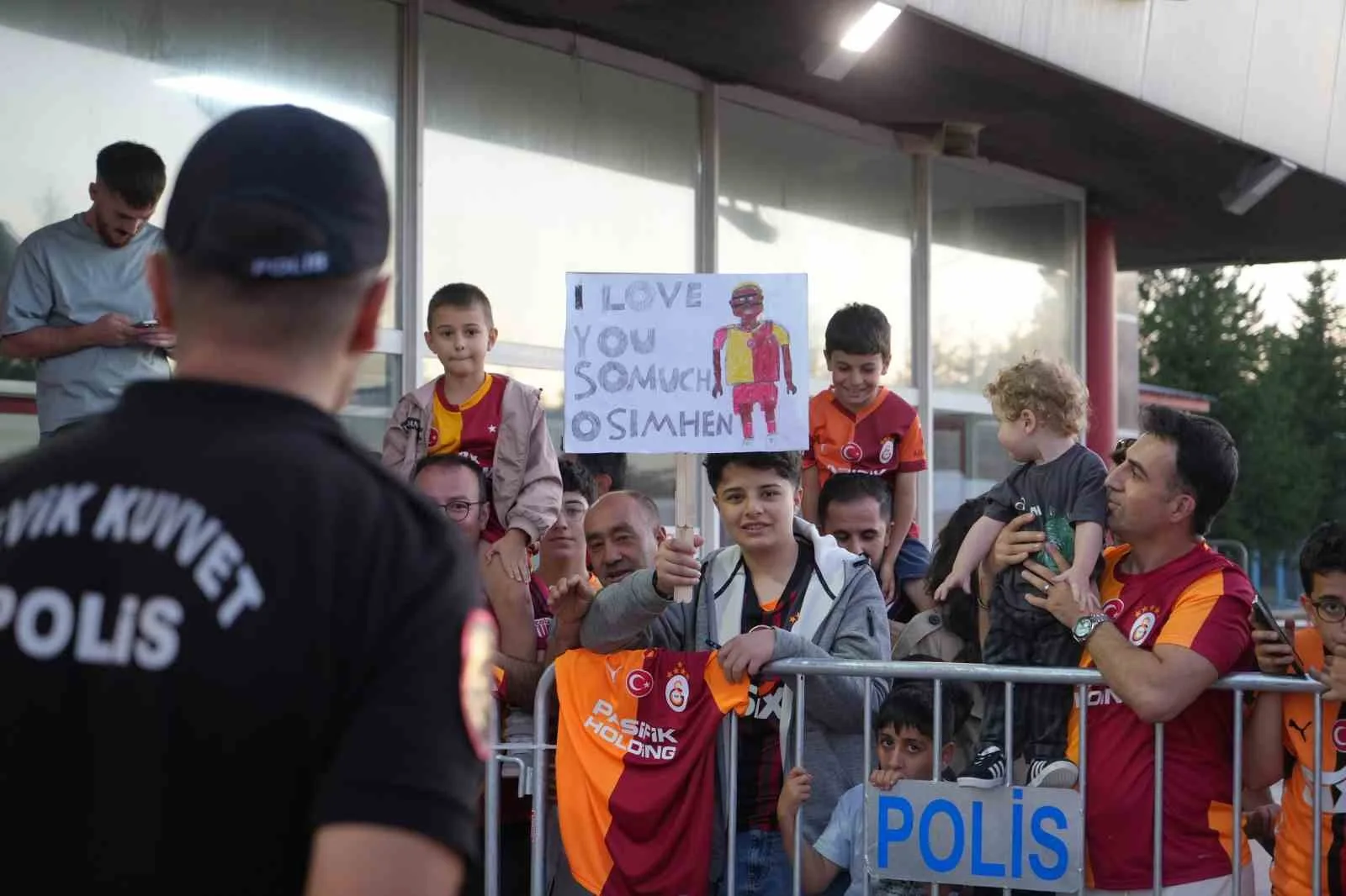 GALATASARAY'I ERZURUM’DA TARAFTARLAR COŞKUYLA KARŞILADI