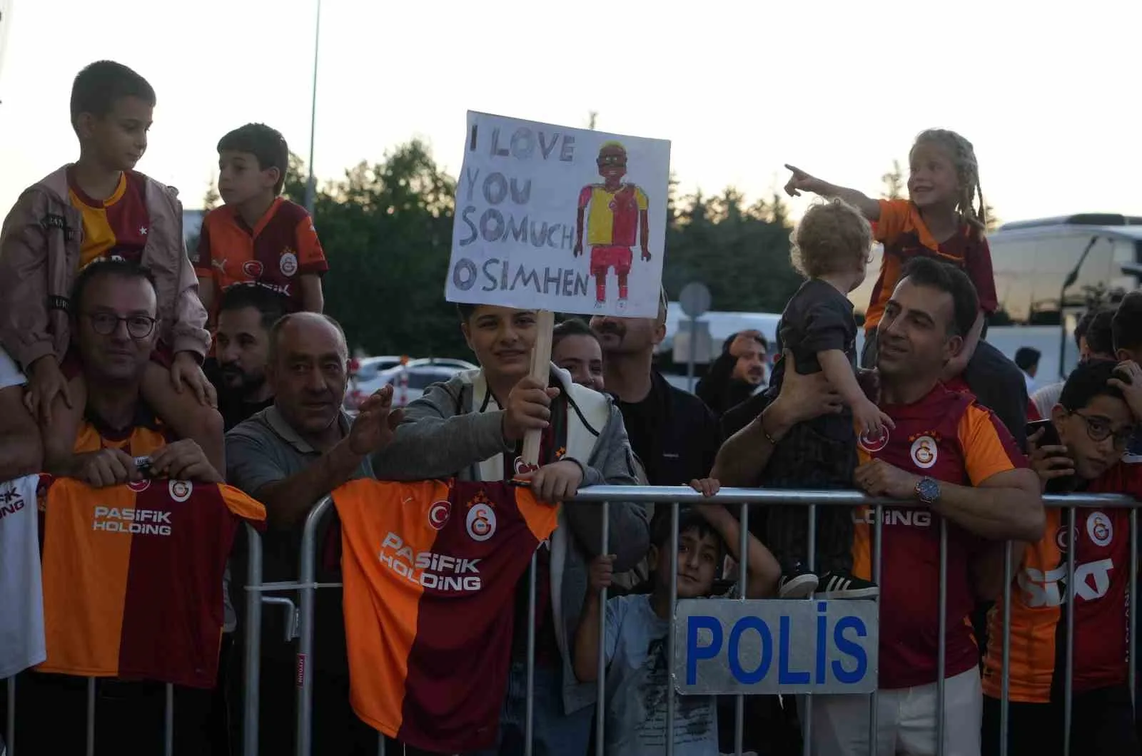 GALATASARAY'I ERZURUM’DA TARAFTARLAR COŞKUYLA KARŞILADI