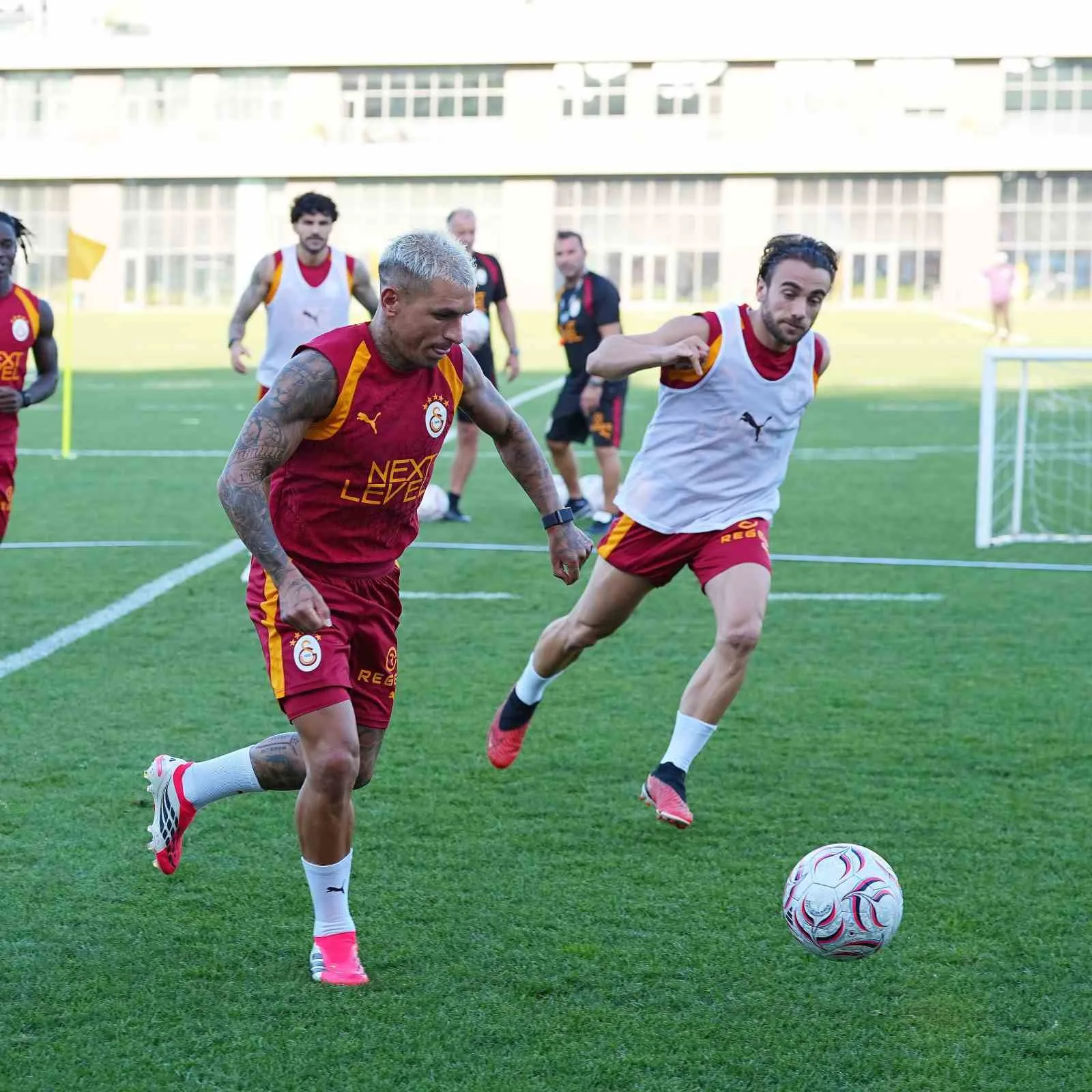 GALATASARAY, TRENDYOL SÜPER LİG’İN 3. HAFTASINDA GÖZTEPE İLE OYNAYACAĞI MAÇIN HAZIRLIKLARINA BUGÜN YAPTIĞI ANTRENMANLA BAŞLADI.