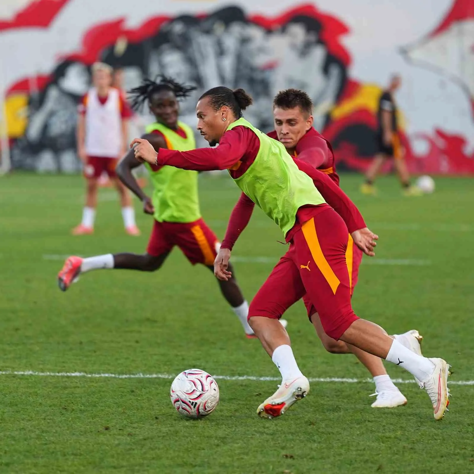 GALATASARAY, TRENDYOL SÜPER LİG’İN 3. HAFTASINDA GÖZTEPE İLE OYNAYACAĞI MAÇIN HAZIRLIKLARINA BUGÜN YAPTIĞI ANTRENMANLA BAŞLADI.