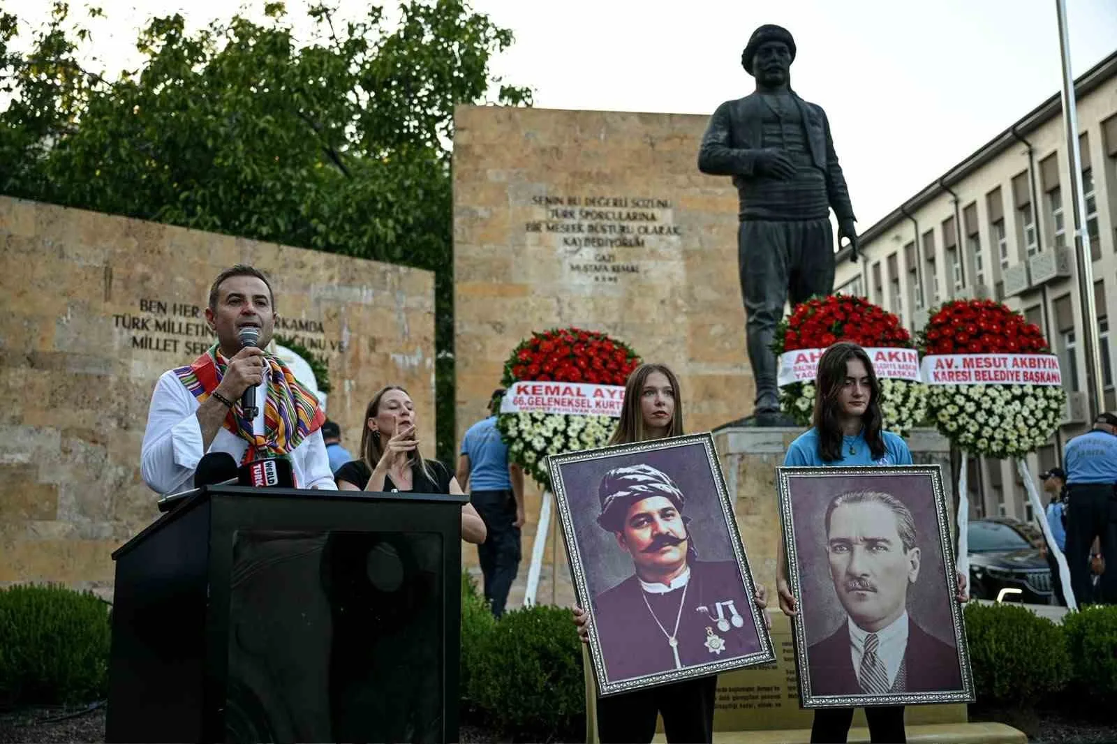 BALIKESİR BÜYÜKŞEHİR BELEDİYE BAŞKANI VE YAĞLI GÜREŞ DÜZENLEYEN KENTLER BİRLİĞİ BAŞKANI AHMET AKIN KONUŞMA YAPTI